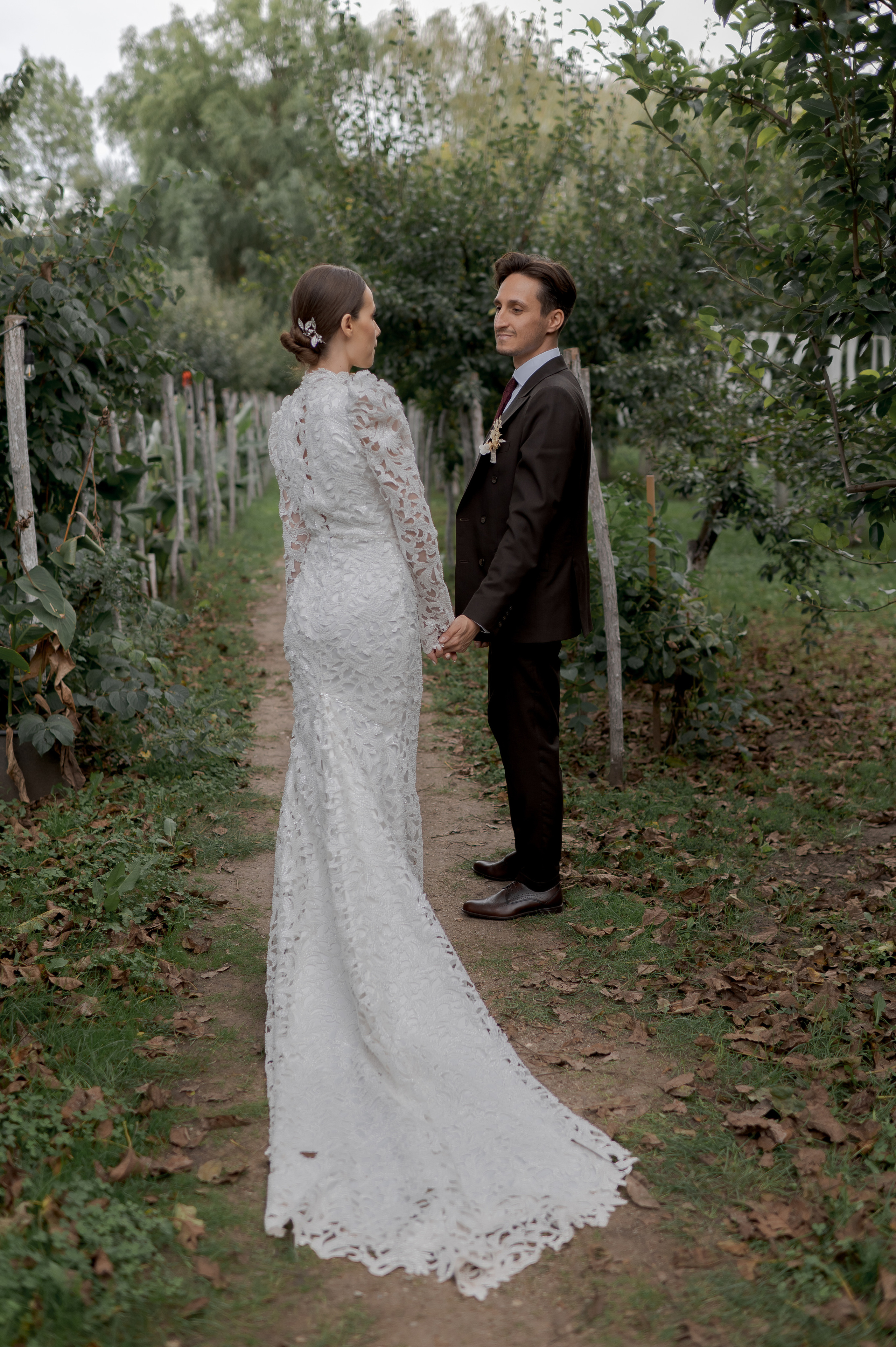 Boho barn wedding in Romania at Papadia Village, Dolj. Wedding photographer and videographer based in Timisoara, Romania