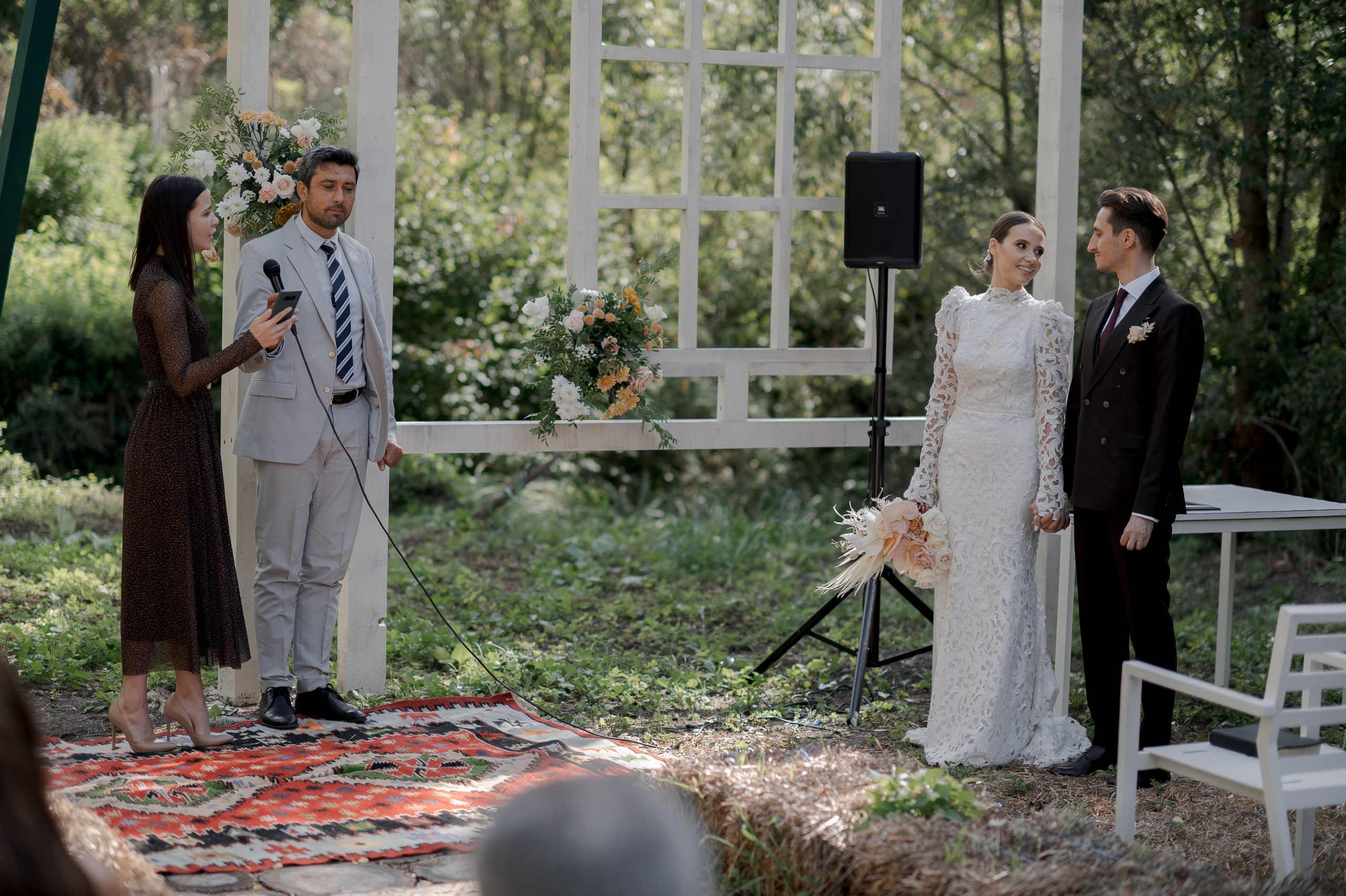 Boho barn wedding in Romania at Papadia Village, Dolj. Wedding photographer and videographer based in Timisoara, Romania