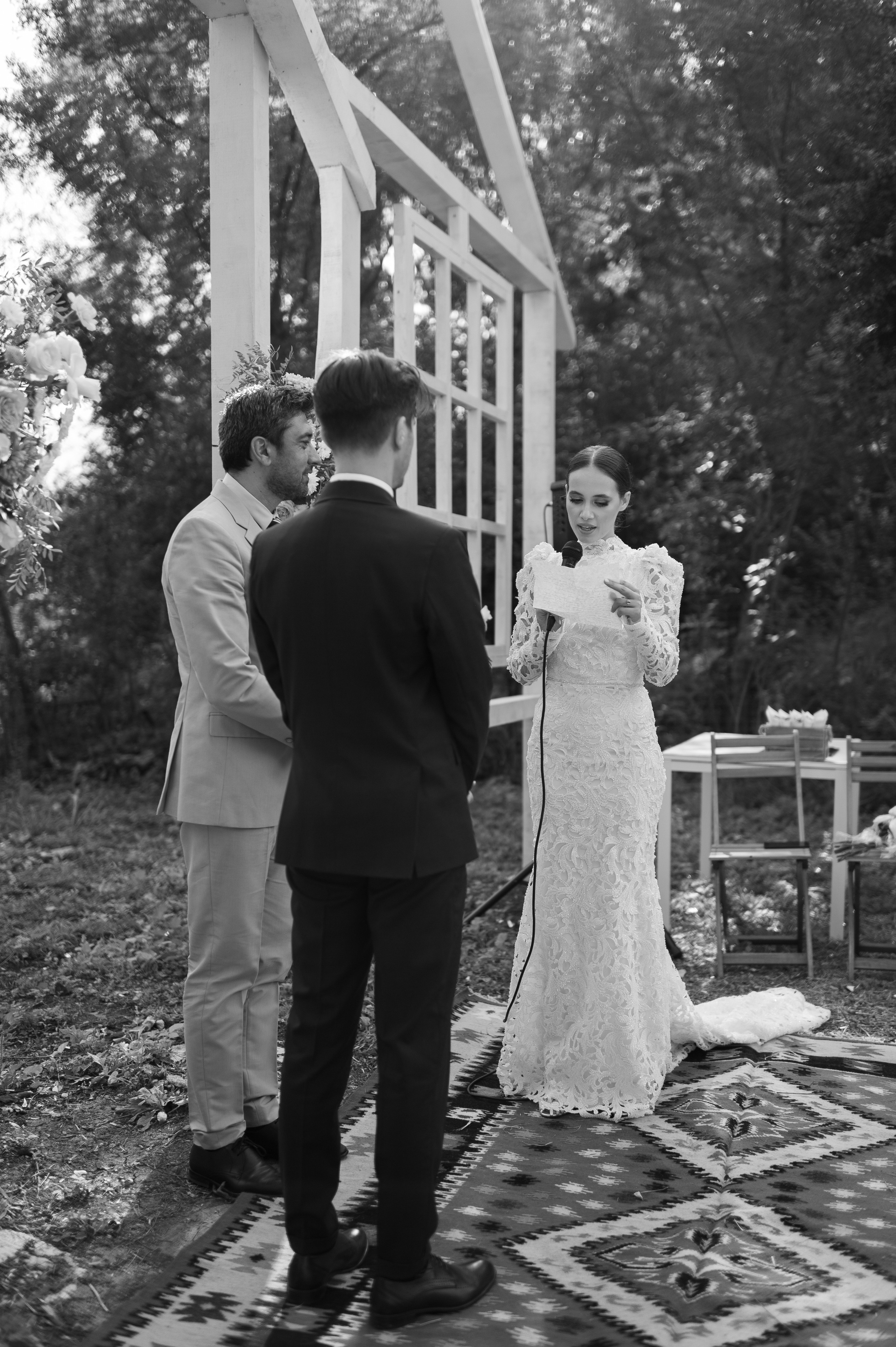 Boho barn wedding in Romania at Papadia Village, Dolj. Wedding photographer and videographer based in Timisoara, Romania