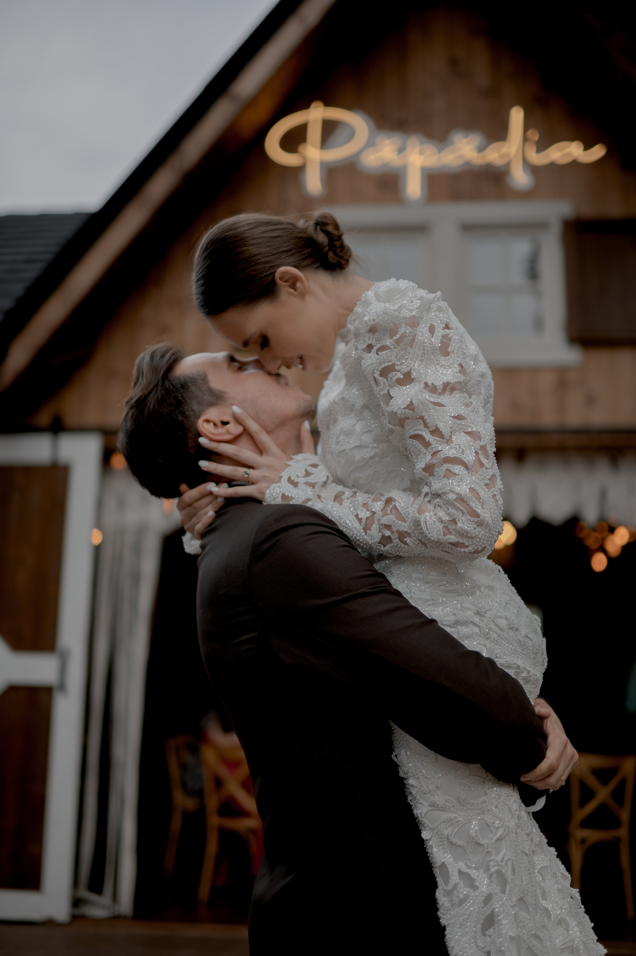 Boho barn wedding in Romania at Papadia Village, Dolj. Wedding photographer and videographer based in Timisoara, Romania