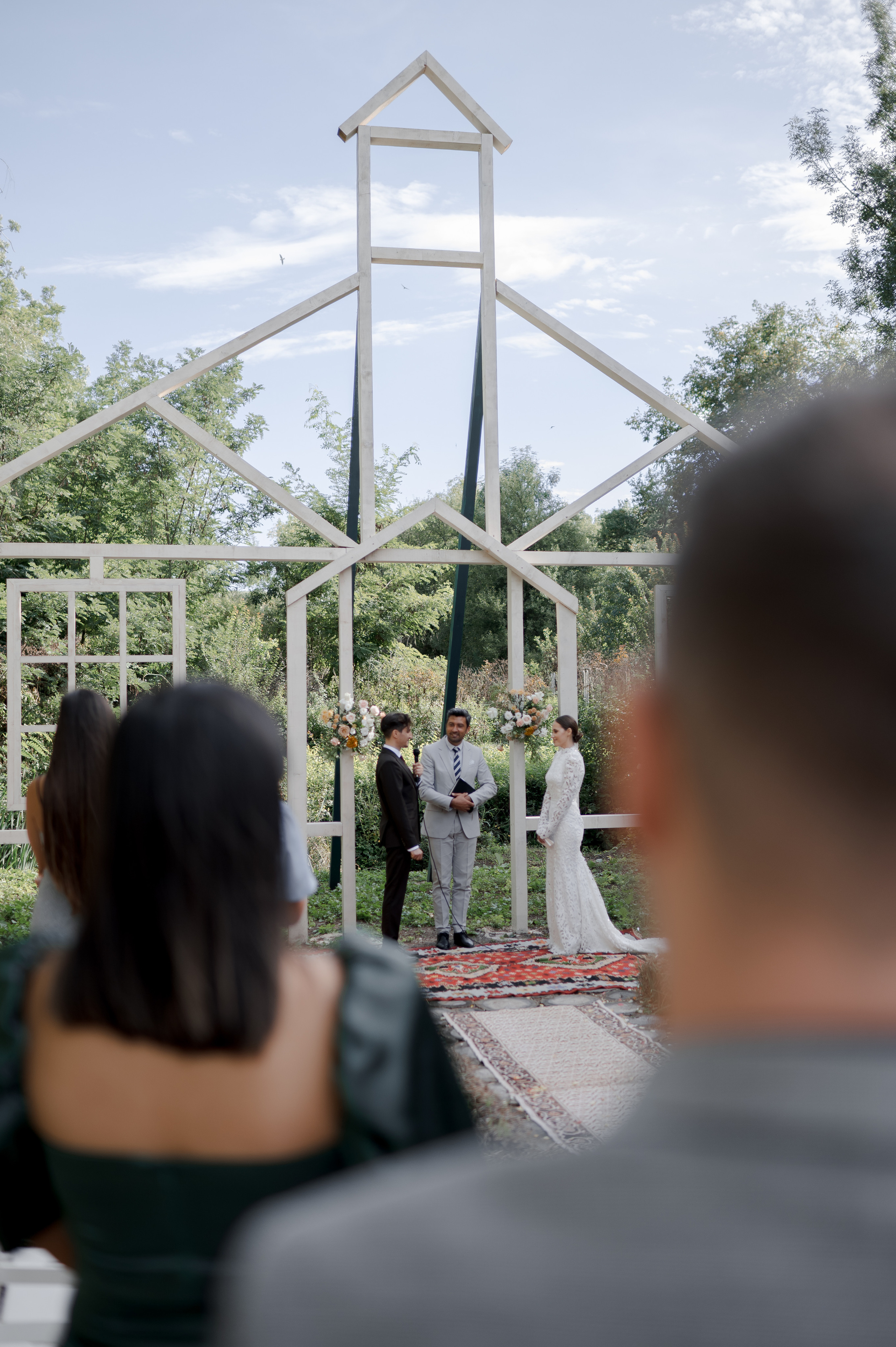 Boho barn wedding in Romania at Papadia Village, Dolj. Wedding photographer and videographer based in Timisoara, Romania