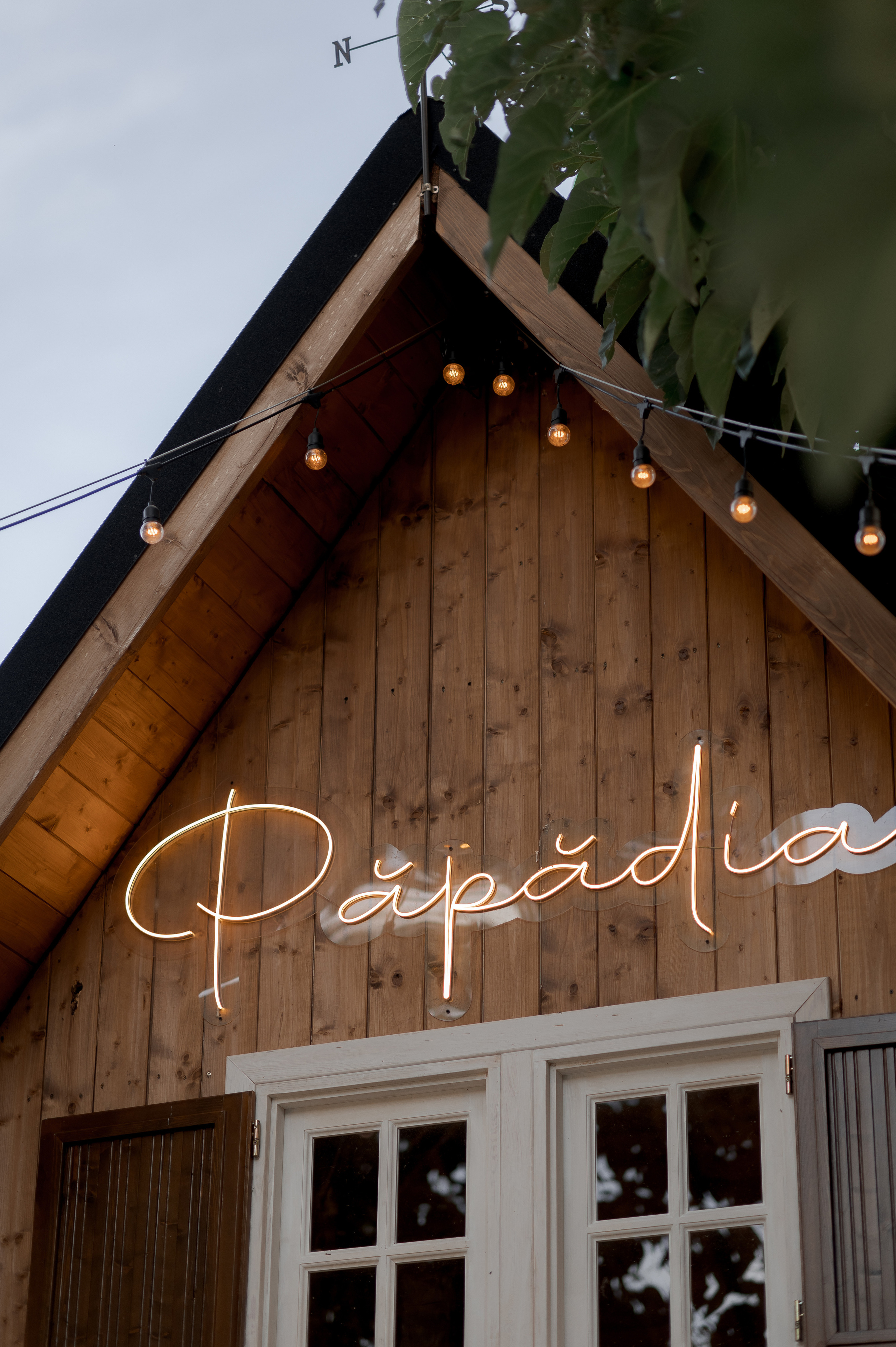 Boho barn wedding in Romania at Papadia Village, Dolj. Wedding photographer and videographer based in Timisoara, Romania