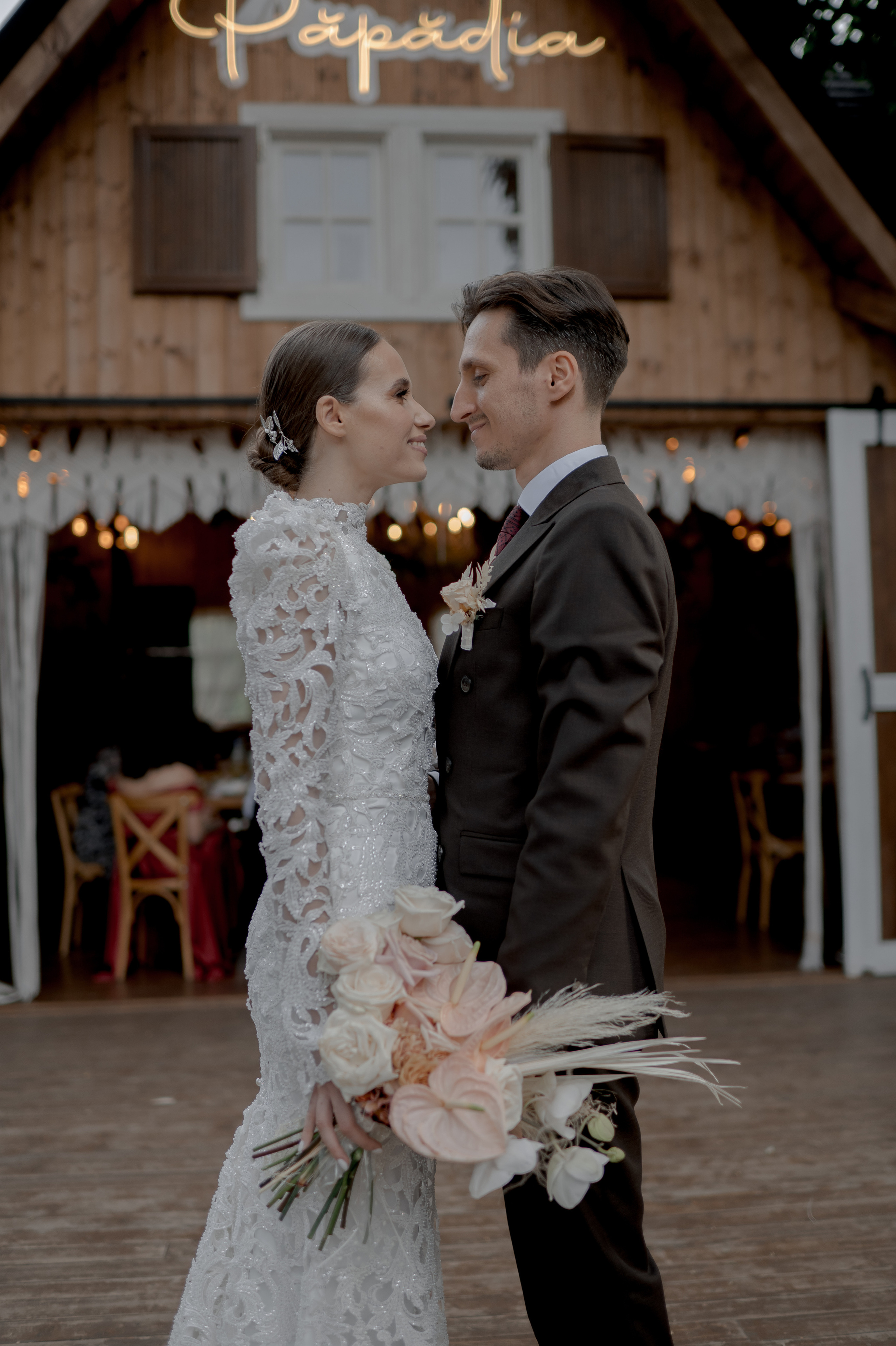 Boho barn wedding in Romania at Papadia Village, Dolj. Wedding photographer and videographer based in Timisoara, Romania