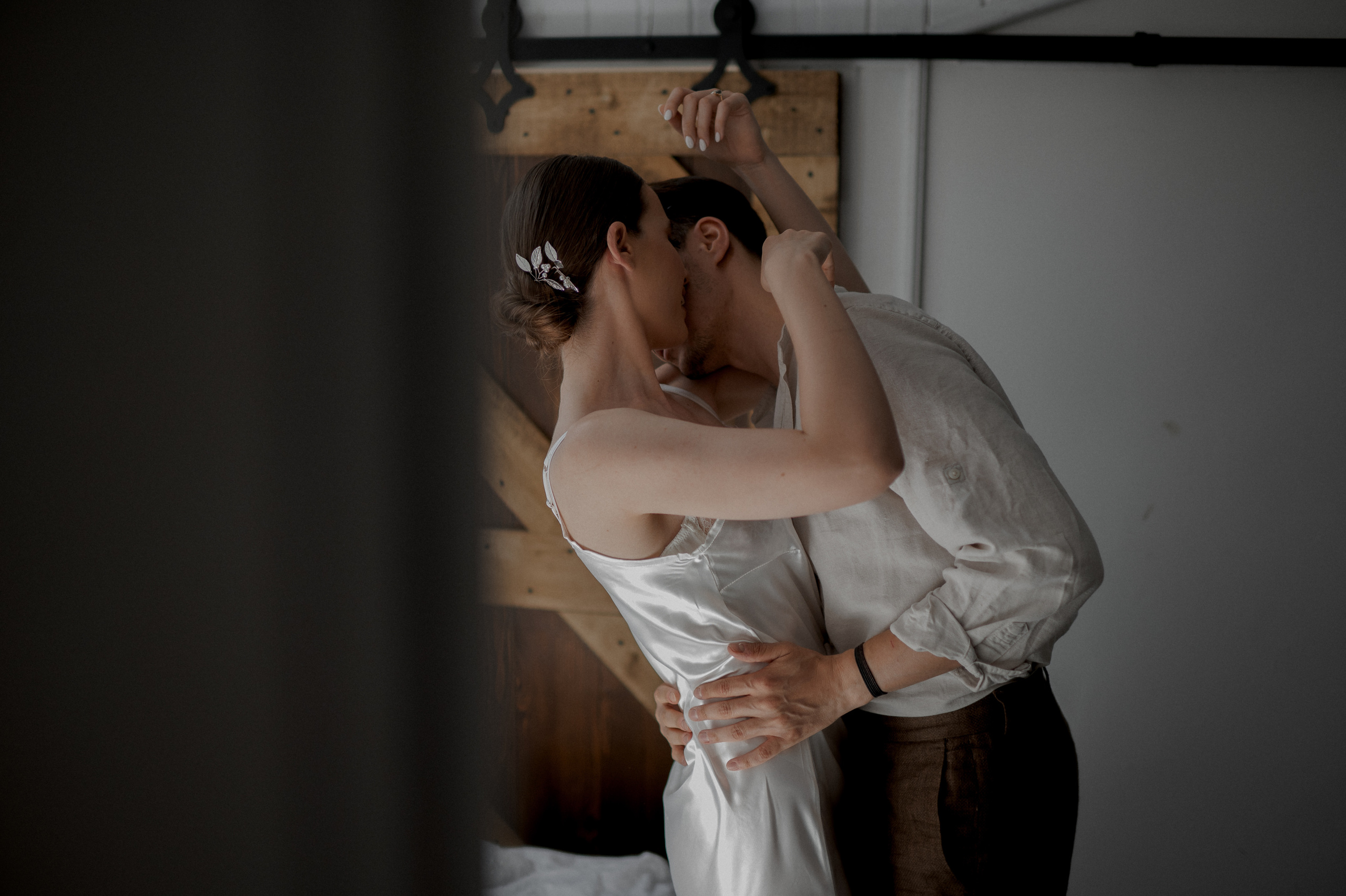 Boho barn wedding in Romania at Papadia Village, Dolj. Wedding photographer and videographer based in Timisoara, Romania