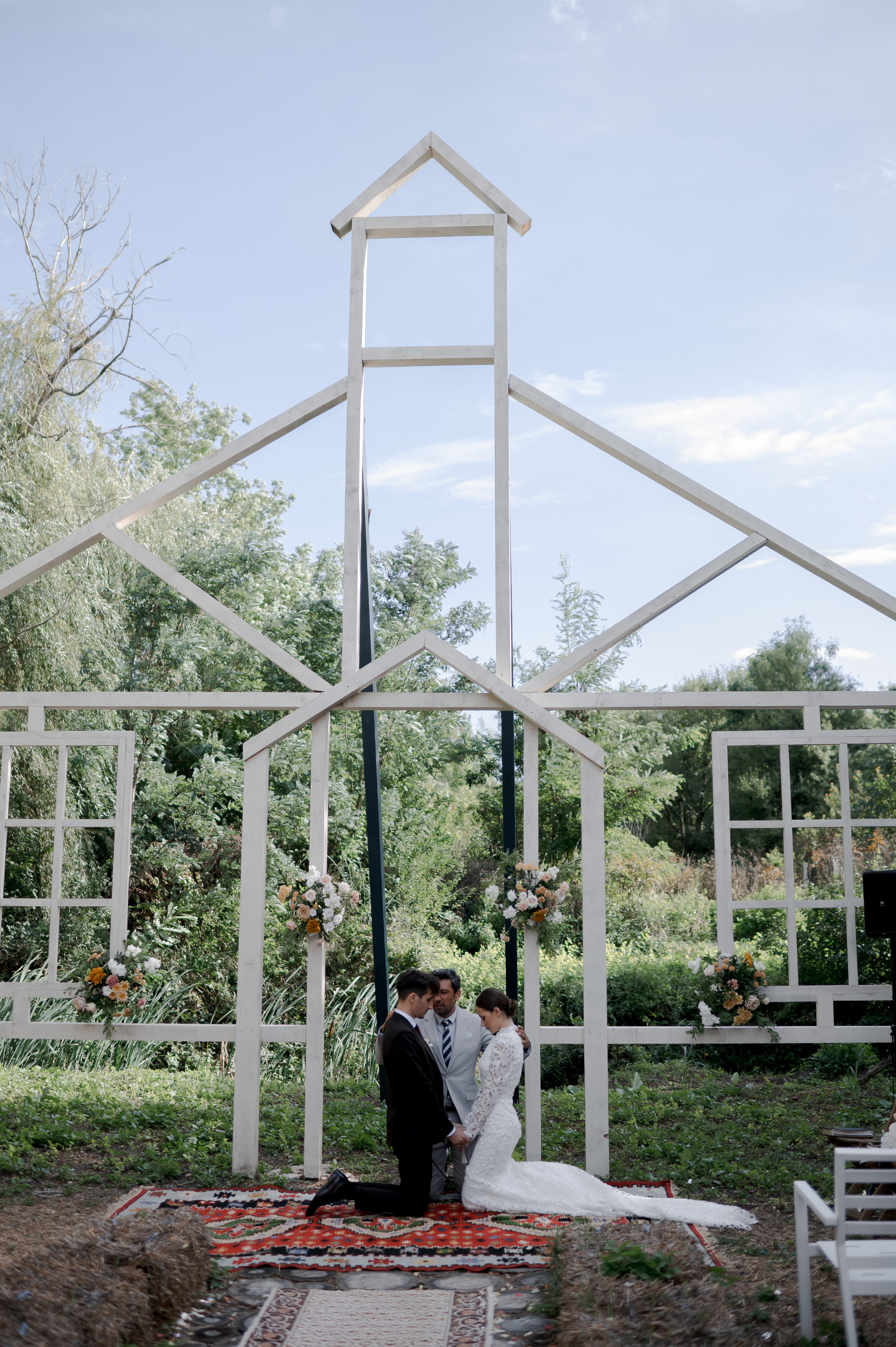 Boho barn wedding in Romania at Papadia Village, Dolj. Wedding photographer and videographer based in Timisoara, Romania