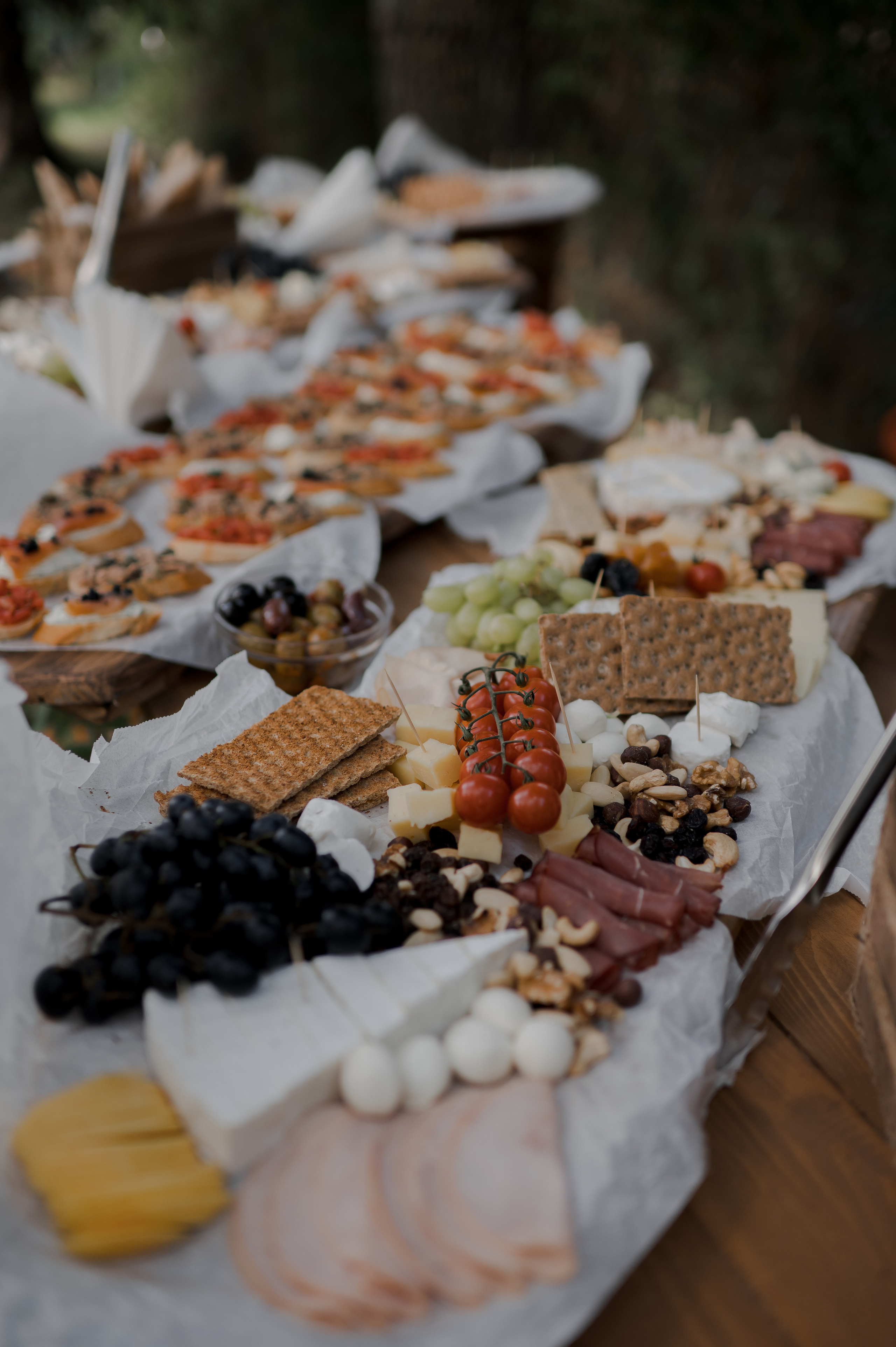 Boho barn wedding in Romania at Papadia Village, Dolj. Wedding photographer and videographer based in Timisoara, Romania