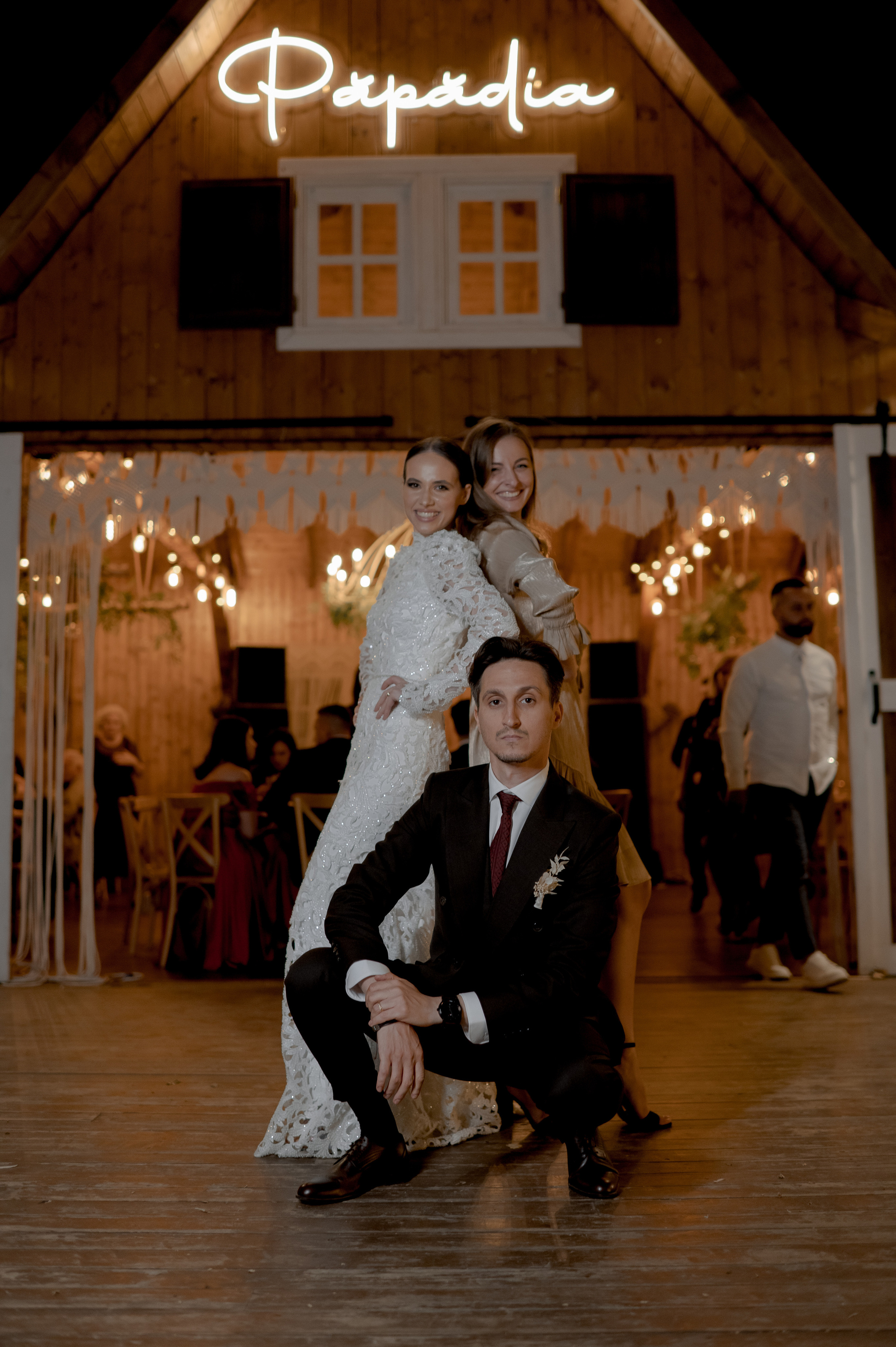 Boho barn wedding in Romania at Papadia Village, Dolj. Wedding photographer and videographer based in Timisoara, Romania