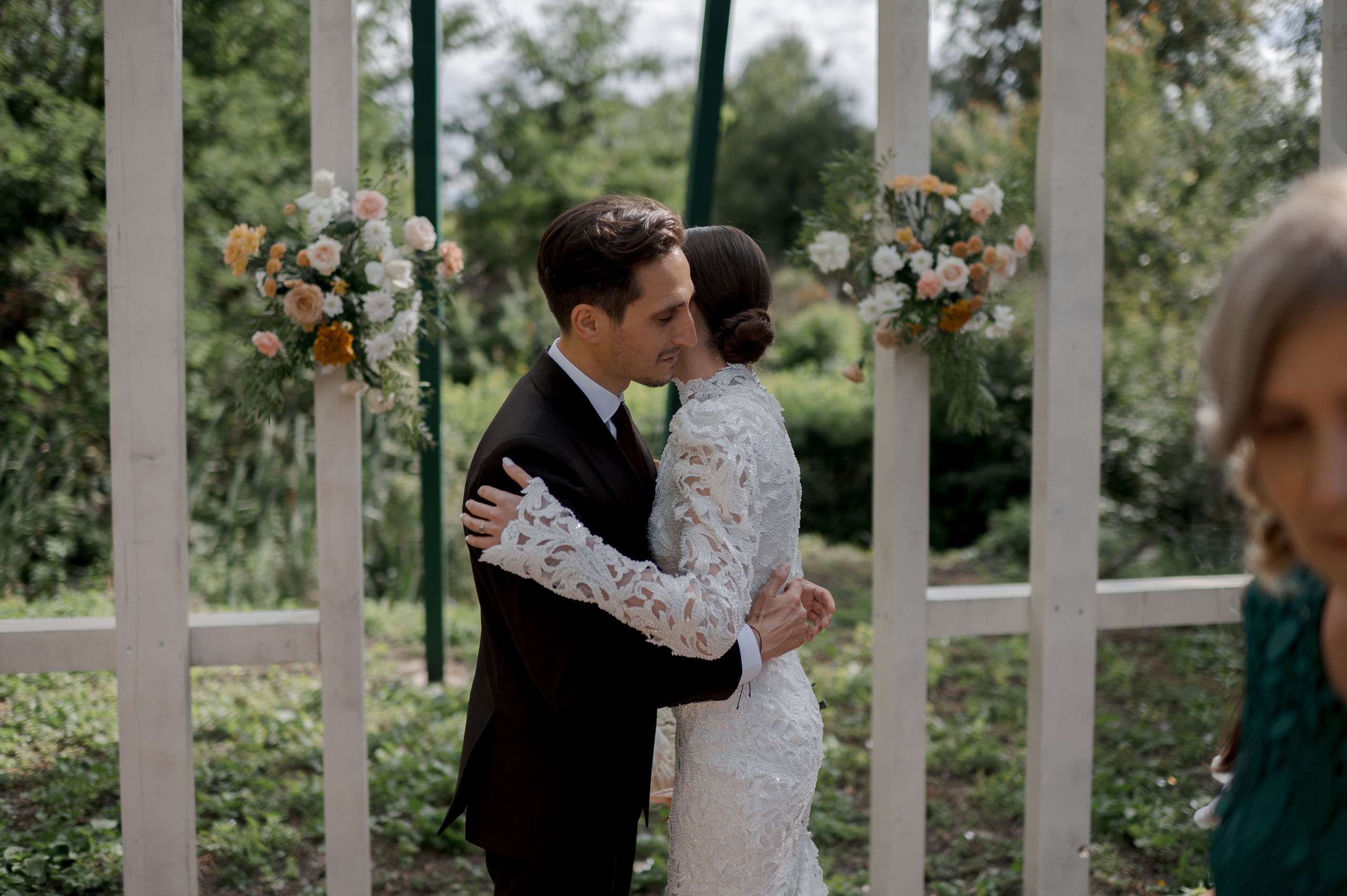 Boho barn wedding in Romania at Papadia Village, Dolj. Wedding photographer and videographer based in Timisoara, Romania