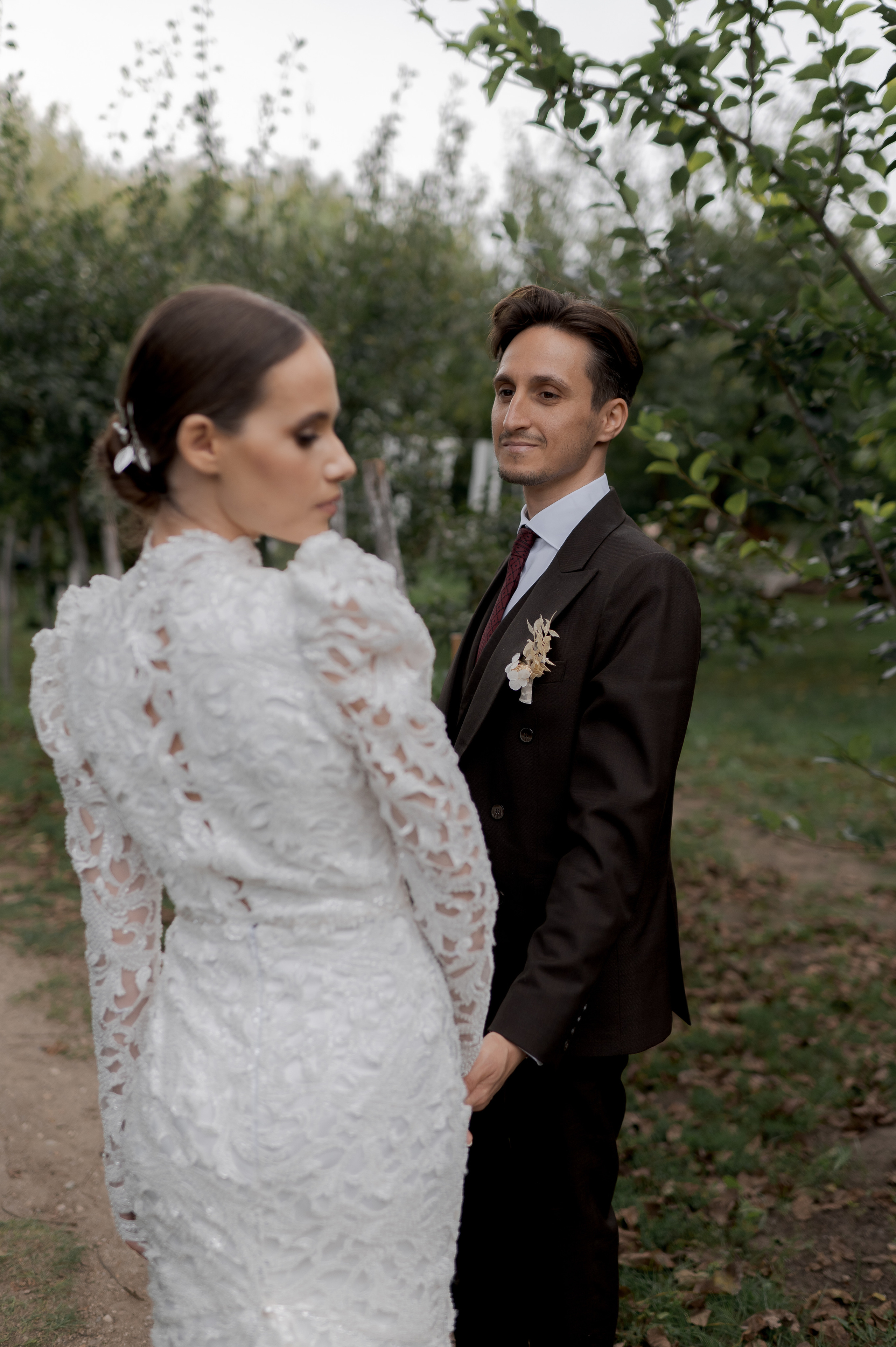 Boho barn wedding in Romania at Papadia Village, Dolj. Wedding photographer and videographer based in Timisoara, Romania