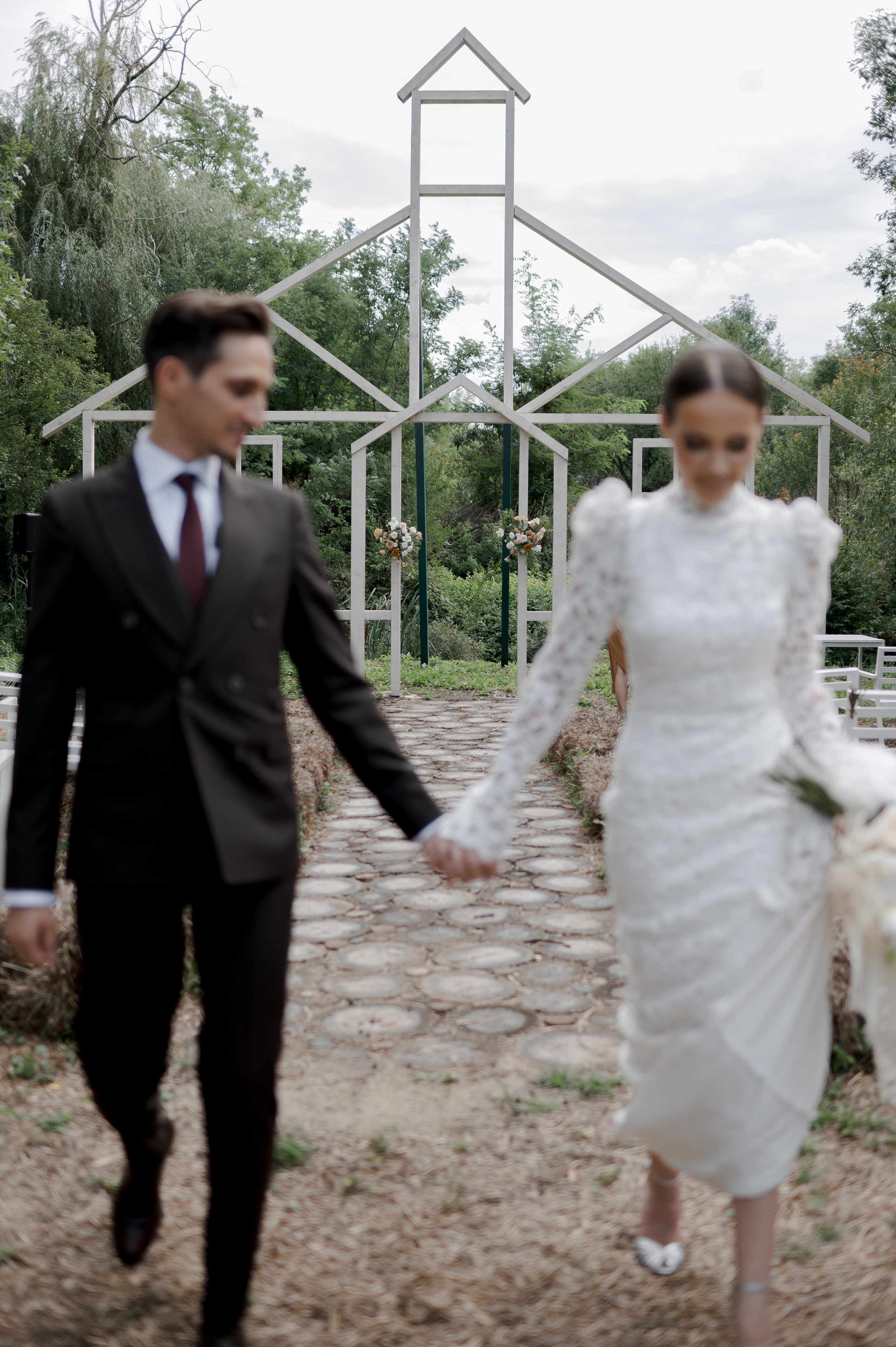 Boho barn wedding in Romania at Papadia Village, Dolj. Wedding photographer and videographer based in Timisoara, Romania