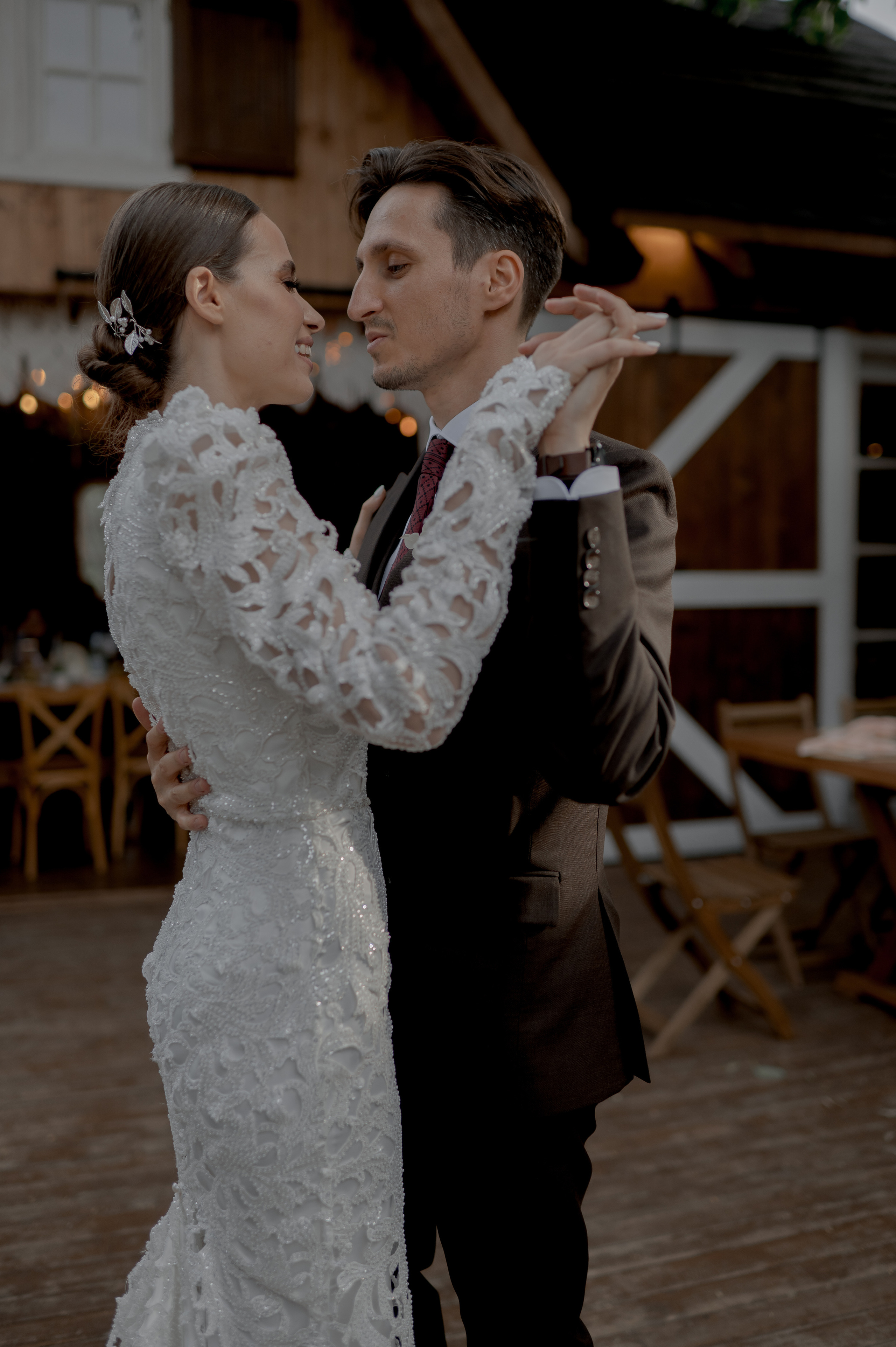 Boho barn wedding in Romania at Papadia Village, Dolj. Wedding photographer and videographer based in Timisoara, Romania