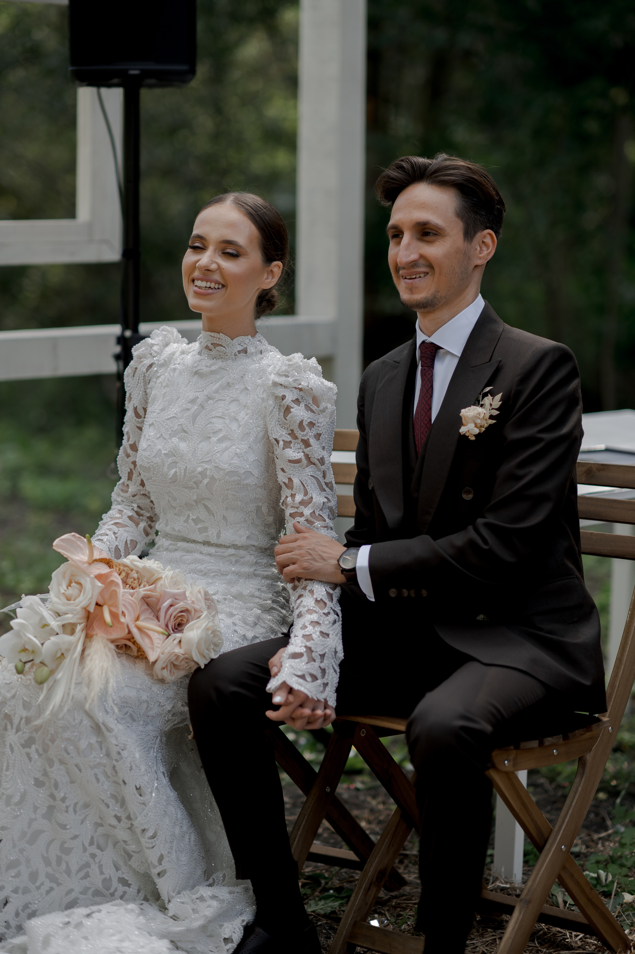 Boho barn wedding in Romania at Papadia Village, Dolj. Wedding photographer and videographer based in Timisoara, Romania
