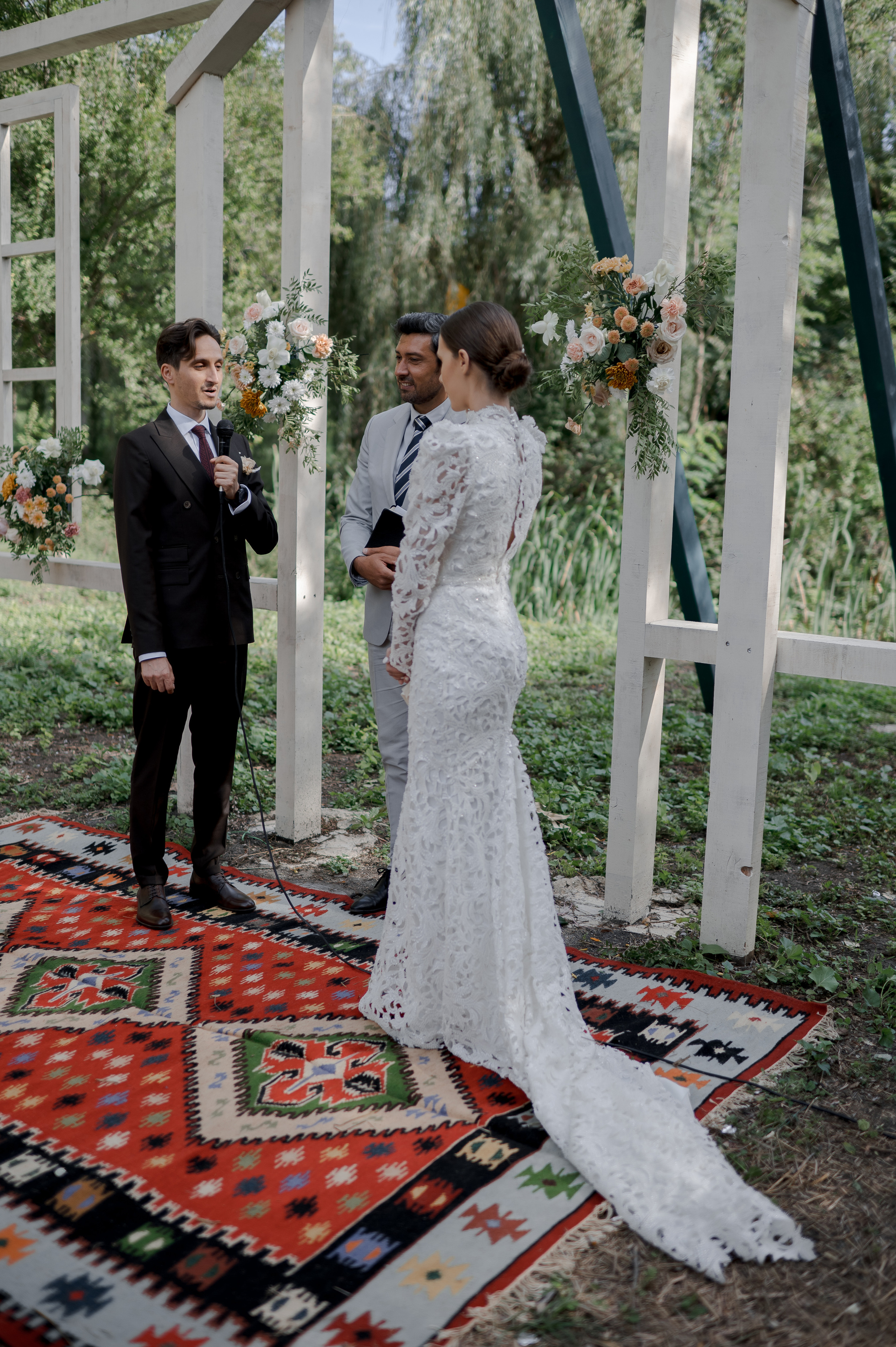 Boho barn wedding in Romania at Papadia Village, Dolj. Wedding photographer and videographer based in Timisoara, Romania