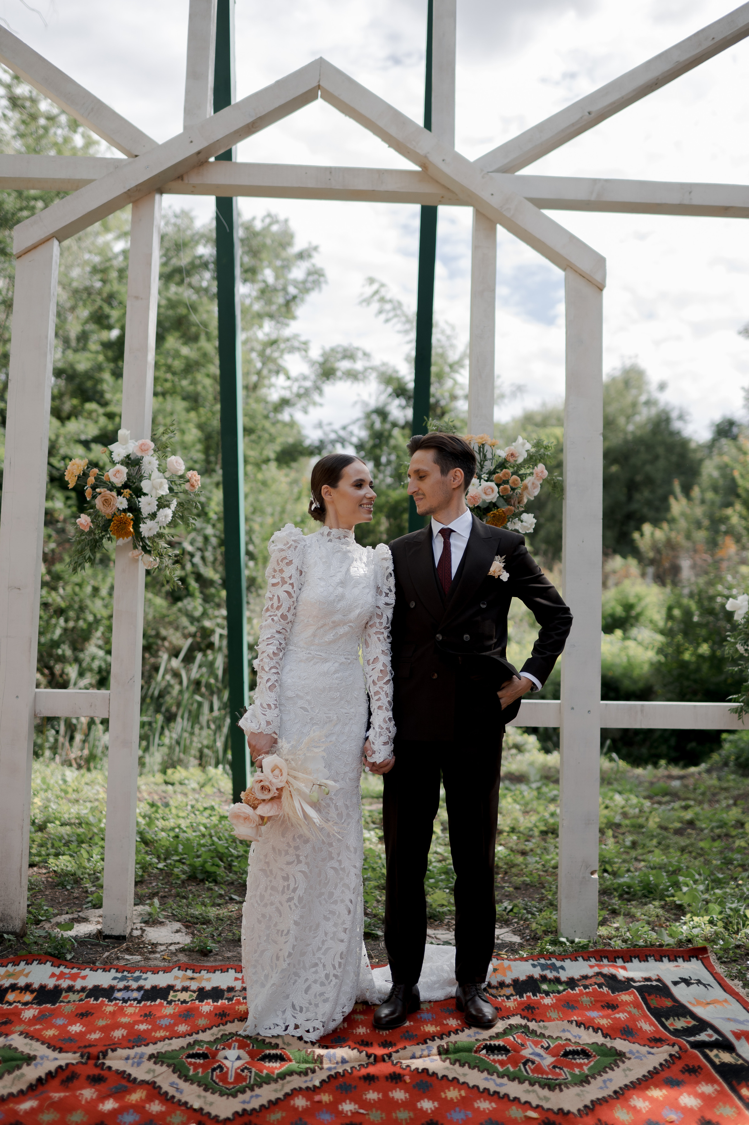 Boho barn wedding in Romania at Papadia Village, Dolj. Wedding photographer and videographer based in Timisoara, Romania