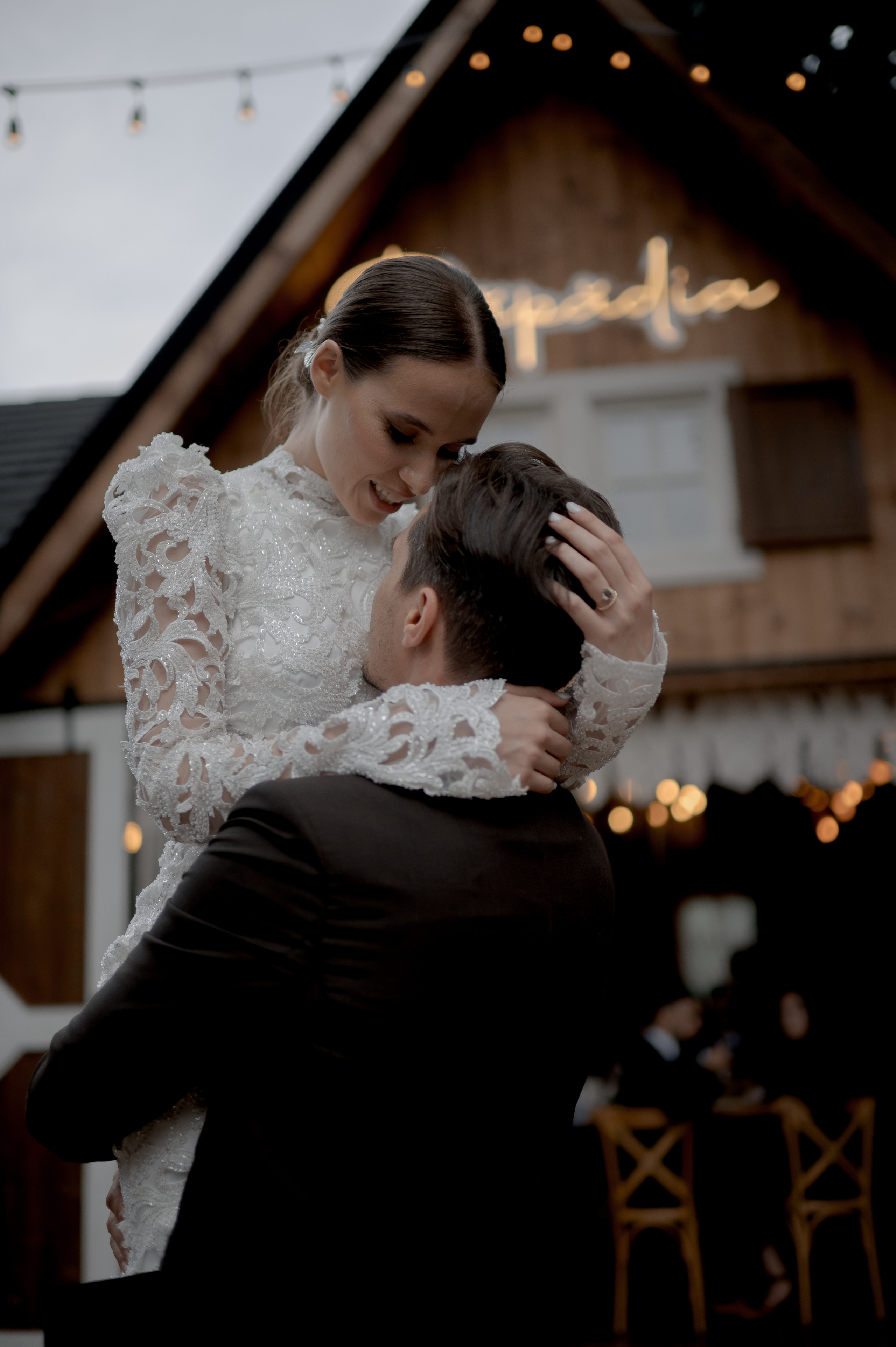 Boho barn wedding in Romania at Papadia Village, Dolj. Wedding photographer and videographer based in Timisoara, Romania