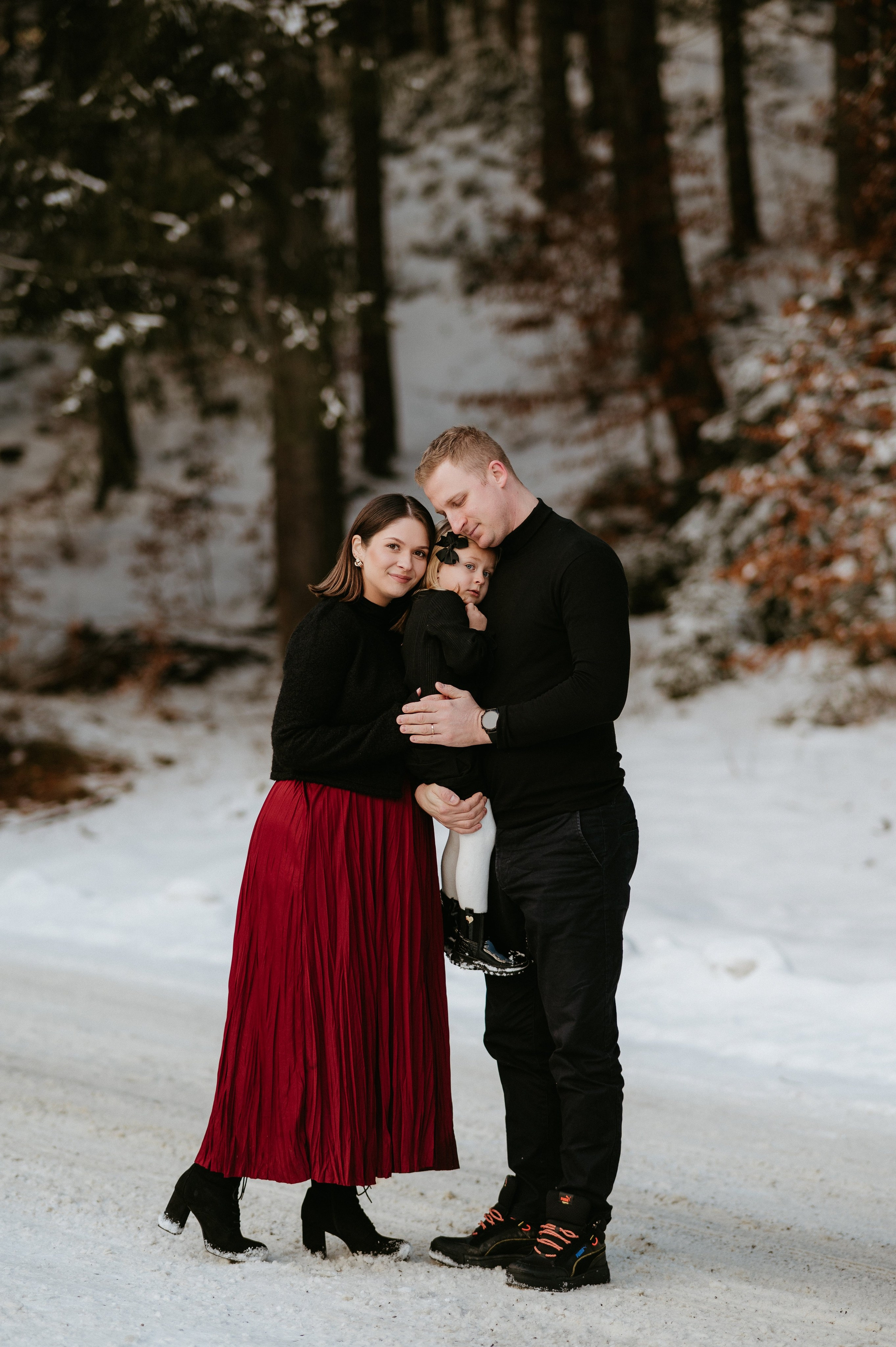 Ședință Foto de Familie la Munte – Fotografii de Iarnă în Lupcina. Valentin Melen - fotograf de nunta 🤍