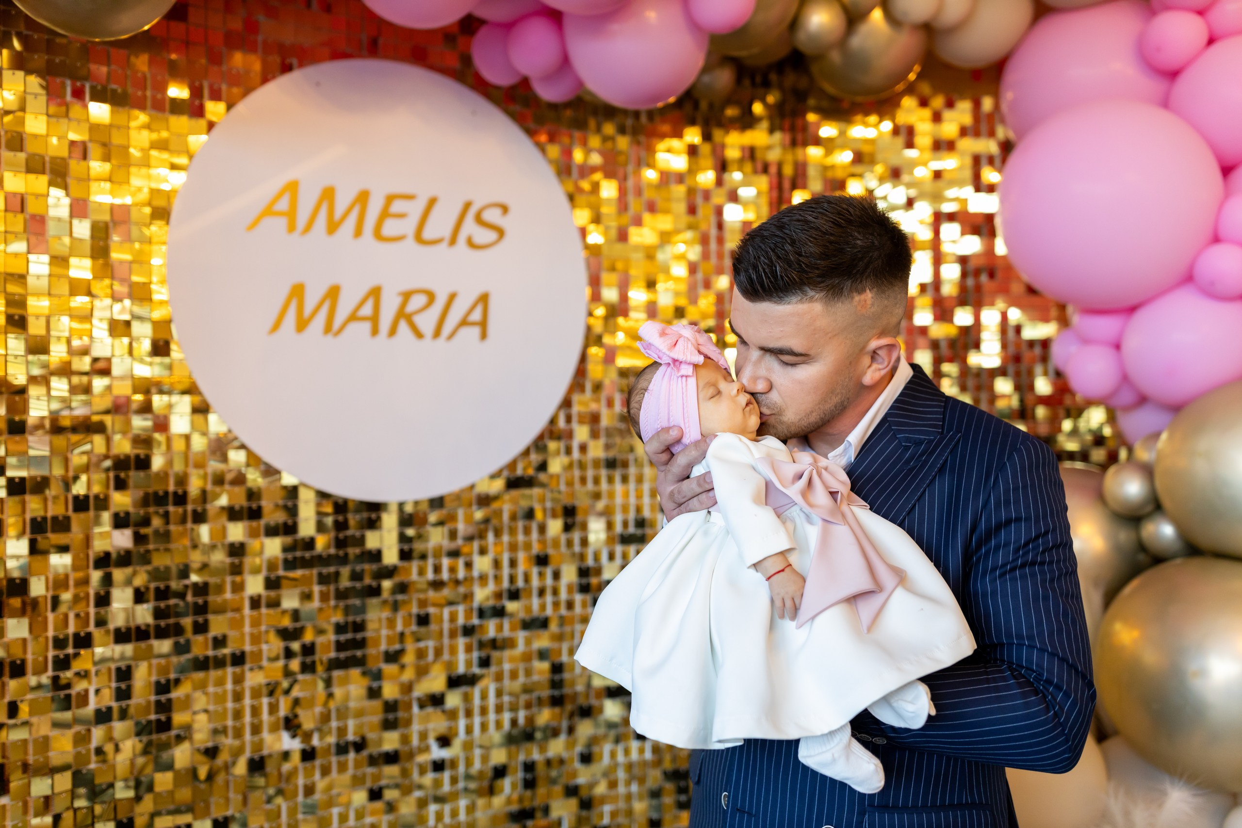 “Bebeluș botezat în biserică, ținut în brațe de nași” • “Detaliu cu lumânarea de botez decorată cu flori albe” • “Părinți emoționați alături de copilul lor la ceremonia de botez” • “Masa festivă de botez cu decor tematic și tort personalizat” • “Momentul în care preotul toarnă apă sfințită pe fruntea bebelușului” “Bebeluș în rochie albă de botez, zâmbind în brațele mamei” • “Detaliu cu cruciulița de botez așezată pe o pernă de satin” • “Părinți și nași aprinzând lumânările în timpul ceremoniei de botez” • “Tort de botez decorat cu figurine tematice și numele copilului” • “Copil botezat dormind liniștit în pătuțul decorat festiv” • “Momentul în care preotul binecuvântează copilul în fața altarului” • “Invitați adunându-se în jurul mesei festive la petrecerea de botez” • “Bebeluș ținând în mână o jucărie personalizată primită la botez” • “Familie fericită pozând împreună după ceremonia de botez” • “Decor tematic cu baloane și flori la locația petrecerii de botez” fotograf Botoșani fotograf evenimente fotograf botez Alin Chirila fotograf alinofotostudio,- Preotul ținându-l pe micuțul Mathias Gabriel la botez, în biserica Înălțarea Domnului, Copălău - Detalii de la botezul lui Mathias – lumânare, trusou și icoană - Familia lui Mathias Gabriel alături de micuț, în ziua botezului - Portret emoționant cu mama și bebelușul în brațe, în biserică,fotograf profesionist evenimente Botoșani, Iași, Suceava, Fălticeni, Bacău, Pașcani, Roman - AlinoFotoStudio by Alin Chirilă - servicii foto nuntă, botez, cununie, ședințe foto creative, albume personalizate, fotografii emoționante și calitative pentru cele mai importante momente din viață,fotograf nuntă Botoșani Alin Chirilă, ședință foto botez Iași - AlinoFotoStudio, servicii fotograf profesionist evenimente Suceava, fotograf cununie civilă Fălticeni - Alin Chirilă, album foto nuntă personalizat Bacău.“Bebeluș botezat în biserică, ținut în brațe de nași” • “Detaliu cu lumânarea de botez decorată cu flori albe” • “Părinți emoționați alături de copilul lor la ceremonia de botez” • “Masa festivă de botez cu decor tematic și tort personalizat” • “Momentul în care preotul toarnă apă sfințită pe fruntea bebelușului” “Bebeluș în rochie albă de botez, zâmbind în brațele mamei” • “Detaliu cu cruciulița de botez așezată pe o pernă de satin” • “Părinți și nași aprinzând lumânările în timpul ceremoniei de botez” • “Tort de botez decorat cu figurine tematice și numele copilului” • “Copil botezat dormind liniștit în pătuțul decorat festiv” • “Momentul în care preotul binecuvântează copilul în fața altarului” • “Invitați adunându-se în jurul mesei festive la petrecerea de botez” • “Bebeluș ținând în mână o jucărie personalizată primită la botez” • “Familie fericită pozând împreună după ceremonia de botez” • “Decor tematic cu baloane și flori la locația petrecerii de botez” fotograf Botoșani fotograf evenimente fotograf botez Alin Chirila fotograf alinofotostudio.fotograf botez Amelis Maria, fotografie botez Botoșani, fotograf Alin Chirilă, amintiri botez, fotografii botez, botez Amelis Maria, fotograf copii, fotografie botez în Botoșani,