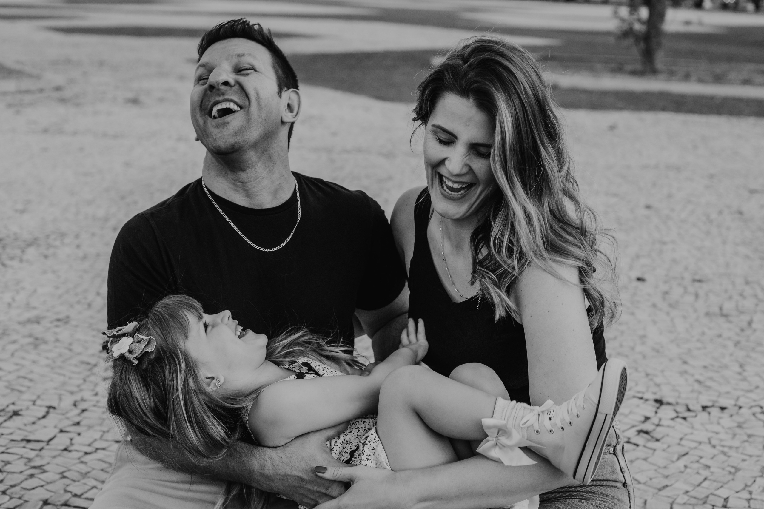 Ensaio família com brincadeiras ao ar livre