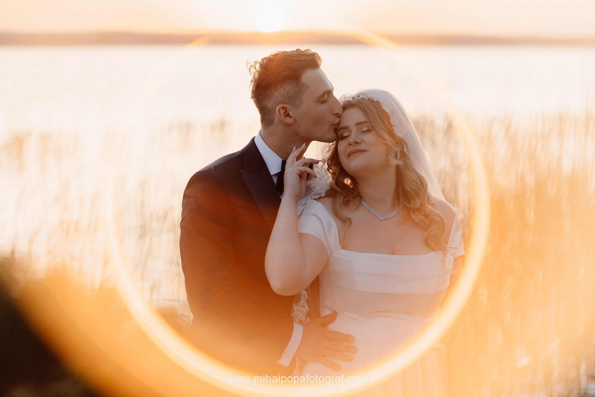 Ghidul Tau Complet pentru Alegerea Fotografului Potrivit | Mihai Popa Fotograf. Fotograf Nuntă & Botez București - Mihai Popa | Dincolo de oameni, imortalizez emoții!