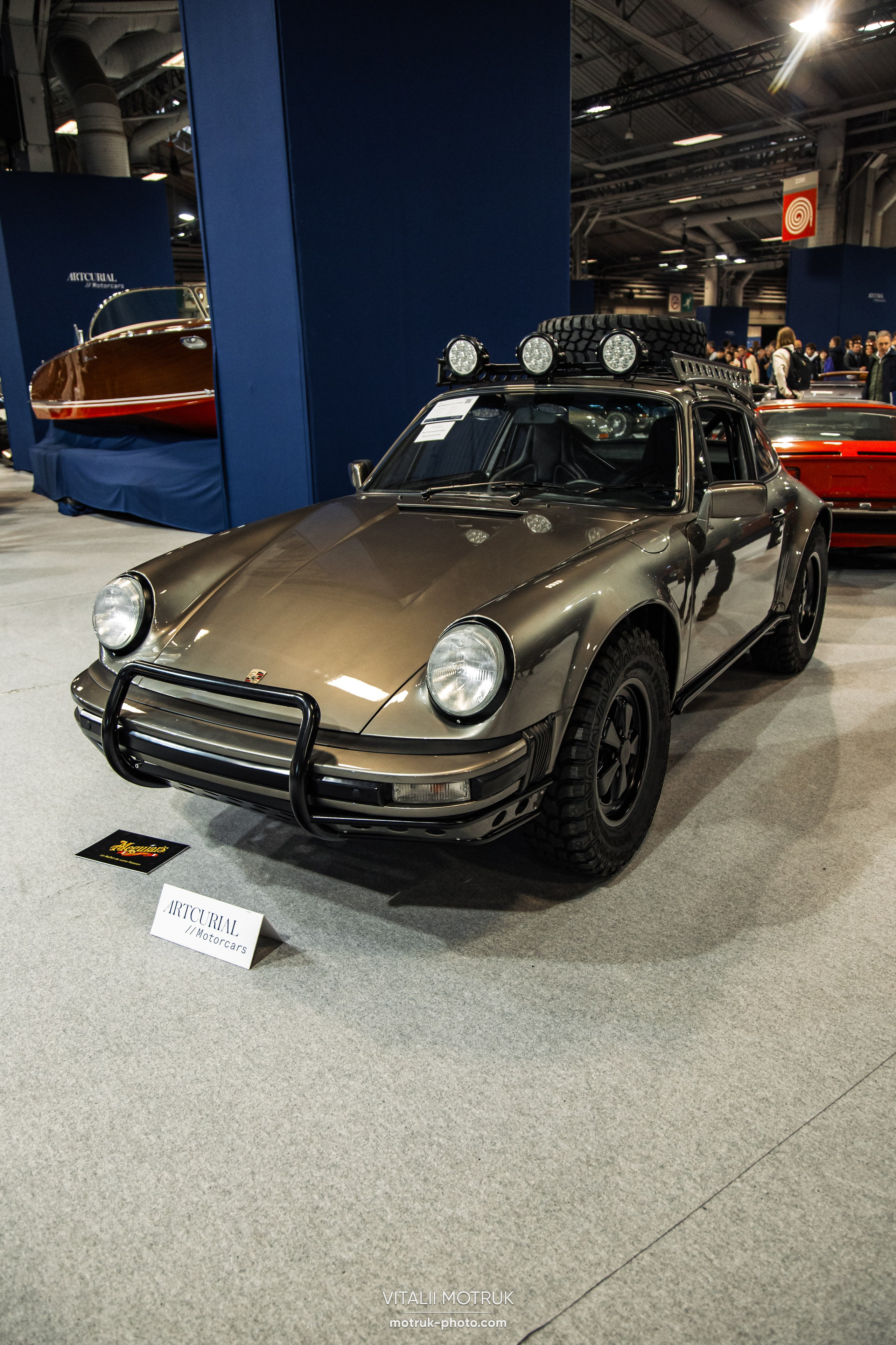 Retromobile 2023. Photographe de voitures à Paris — Vitalii Motruk