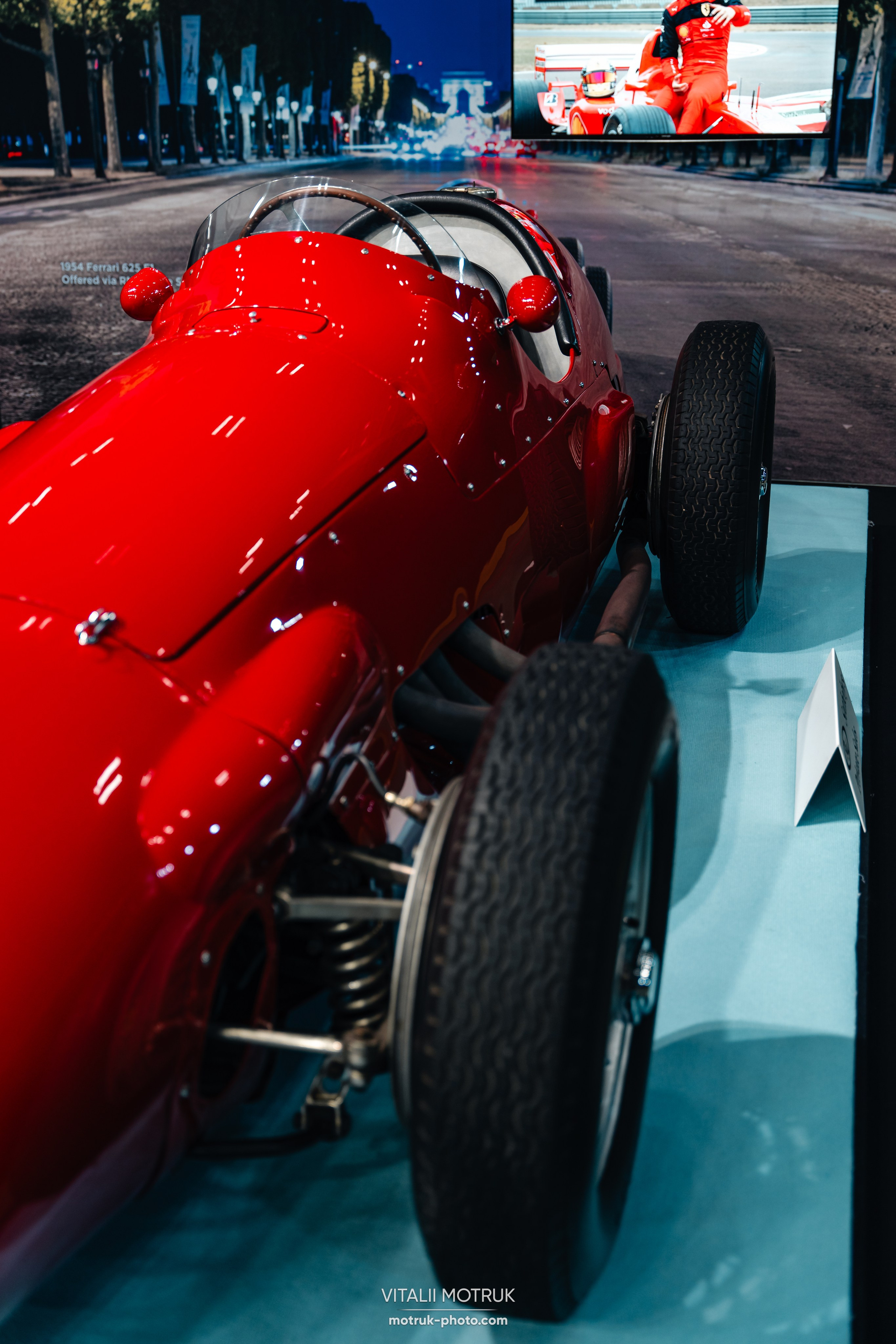 Retromobile-2024. Photographe de voitures à Paris — Vitalii Motruk