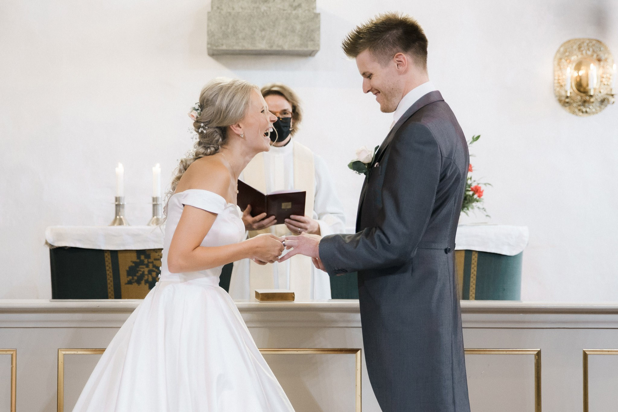 Häävalokuvaaja Helsingissä – Studiohappymoment | Romanttisia hetkiä