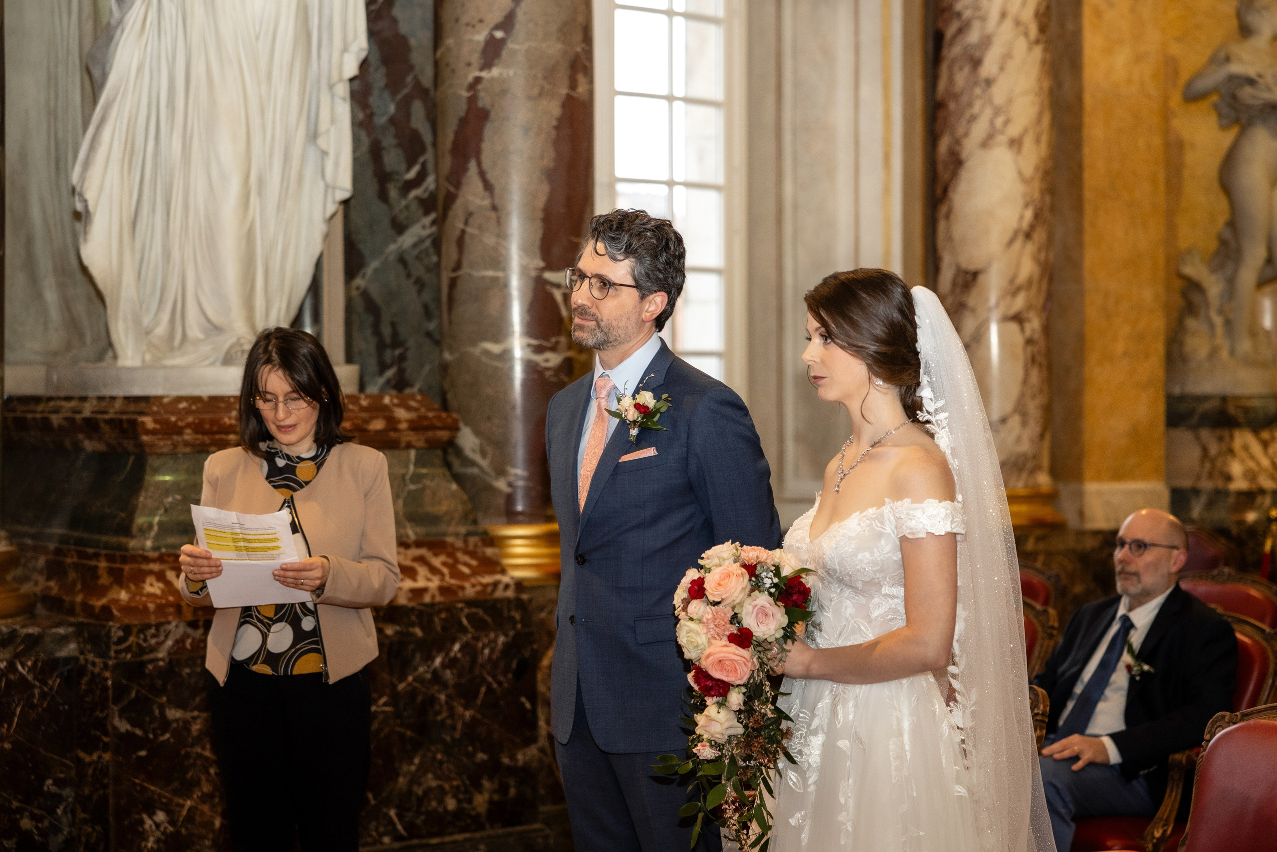 Mariage de Noël inoubliable à Toulouse, Capitole. Gillian & Scott. Eugénie Smirnova — photographe à Toulouse et dans le sud-ouest de la France