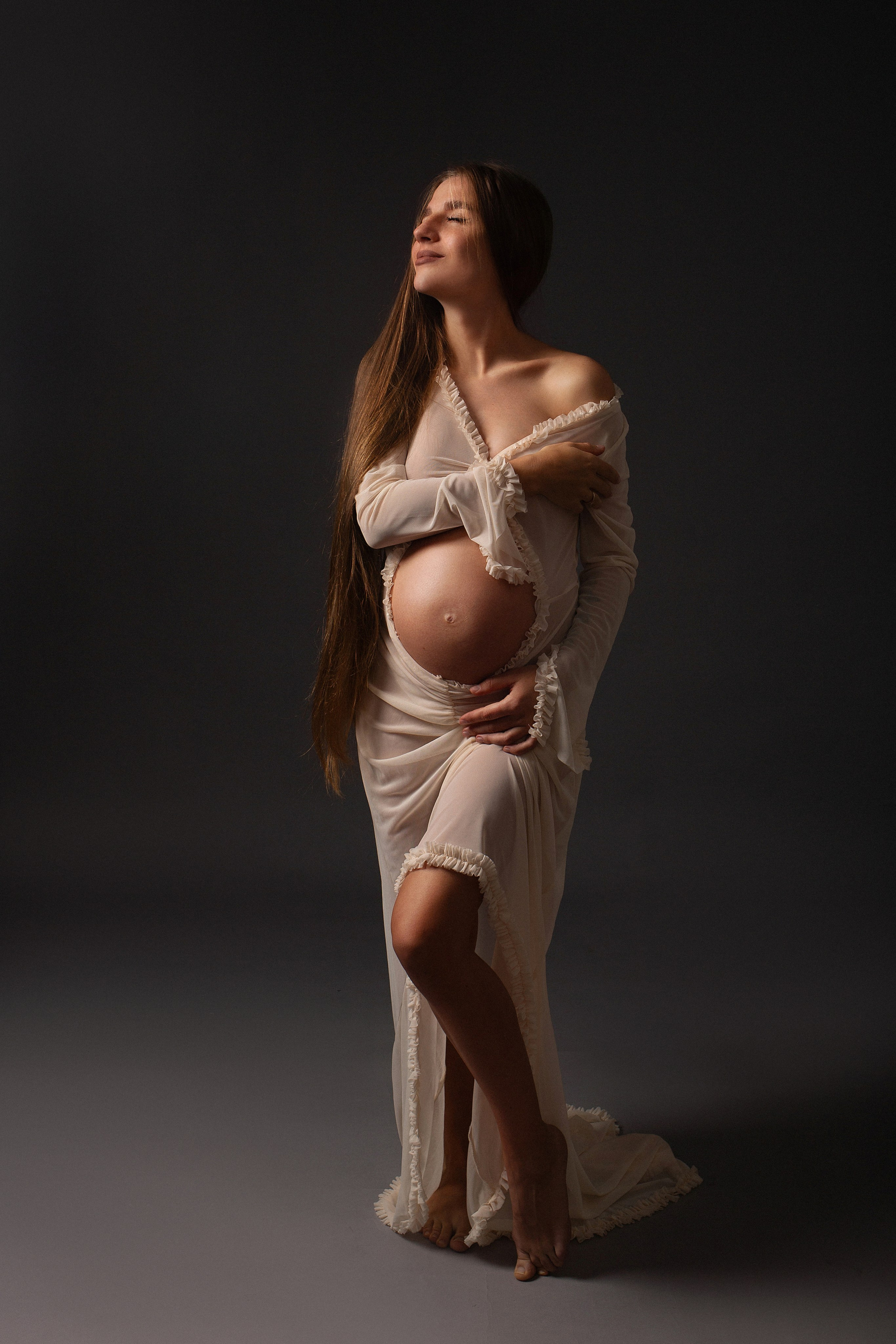 Photo shoot in minimalist style. Professional photographer in Spain