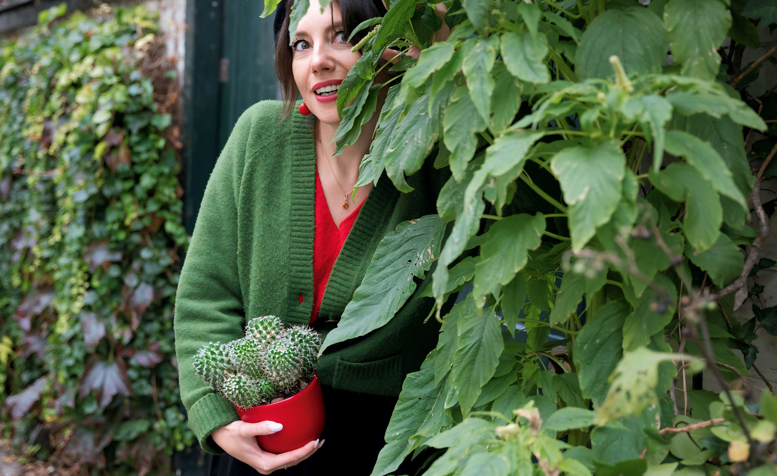 Street photoshoot in Paris. Alina Tagzieva- a photograper in Paris