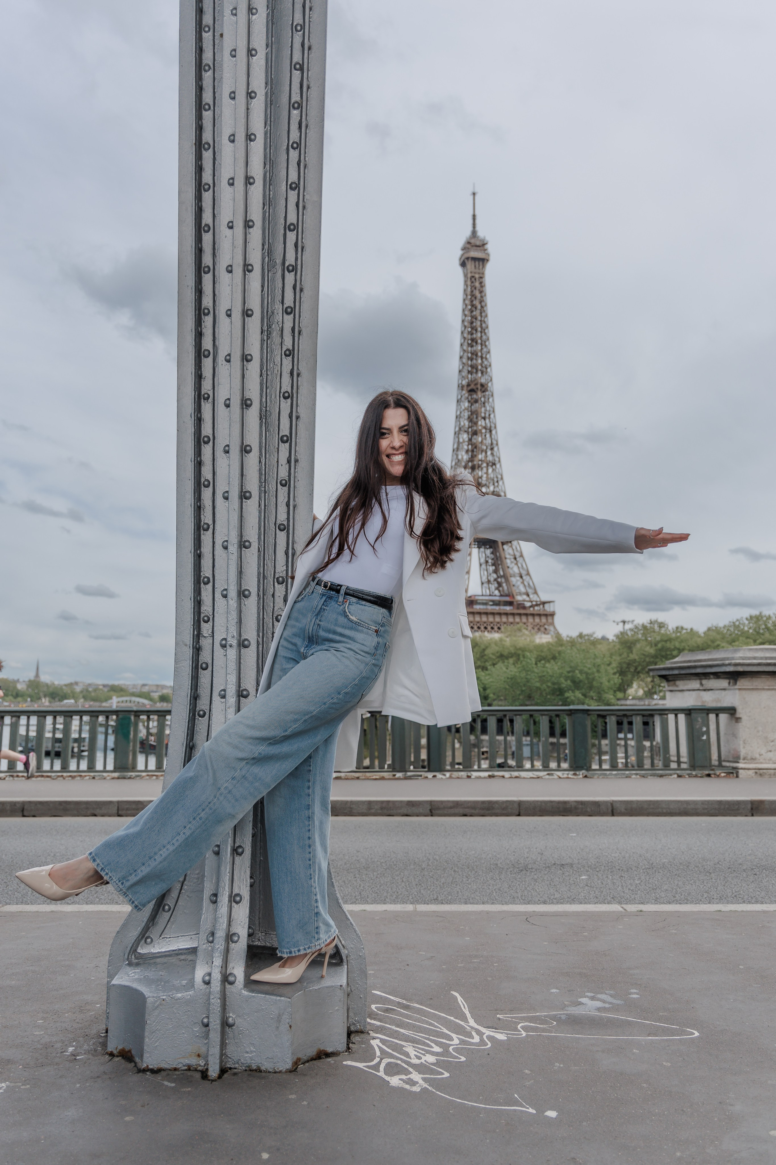 Bir-Hakeim Bridge in Paris — The Iconic Location for Luxury Proposal & Elopement Photography. Photographe à Paris