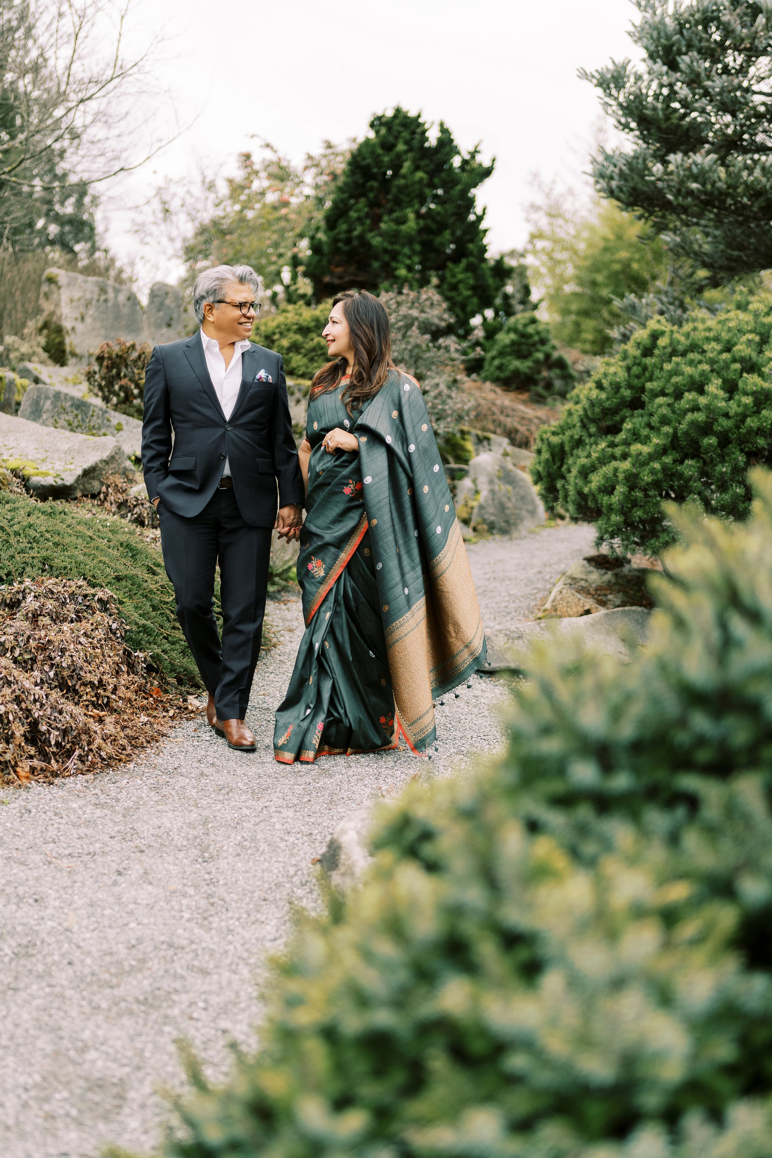 Family photoshoot at Bellevue Botanical Garden. March 2024. EVAN ARISTOV WEDDING PHOTOGRAPHY — Seattle Wedding Photographer
