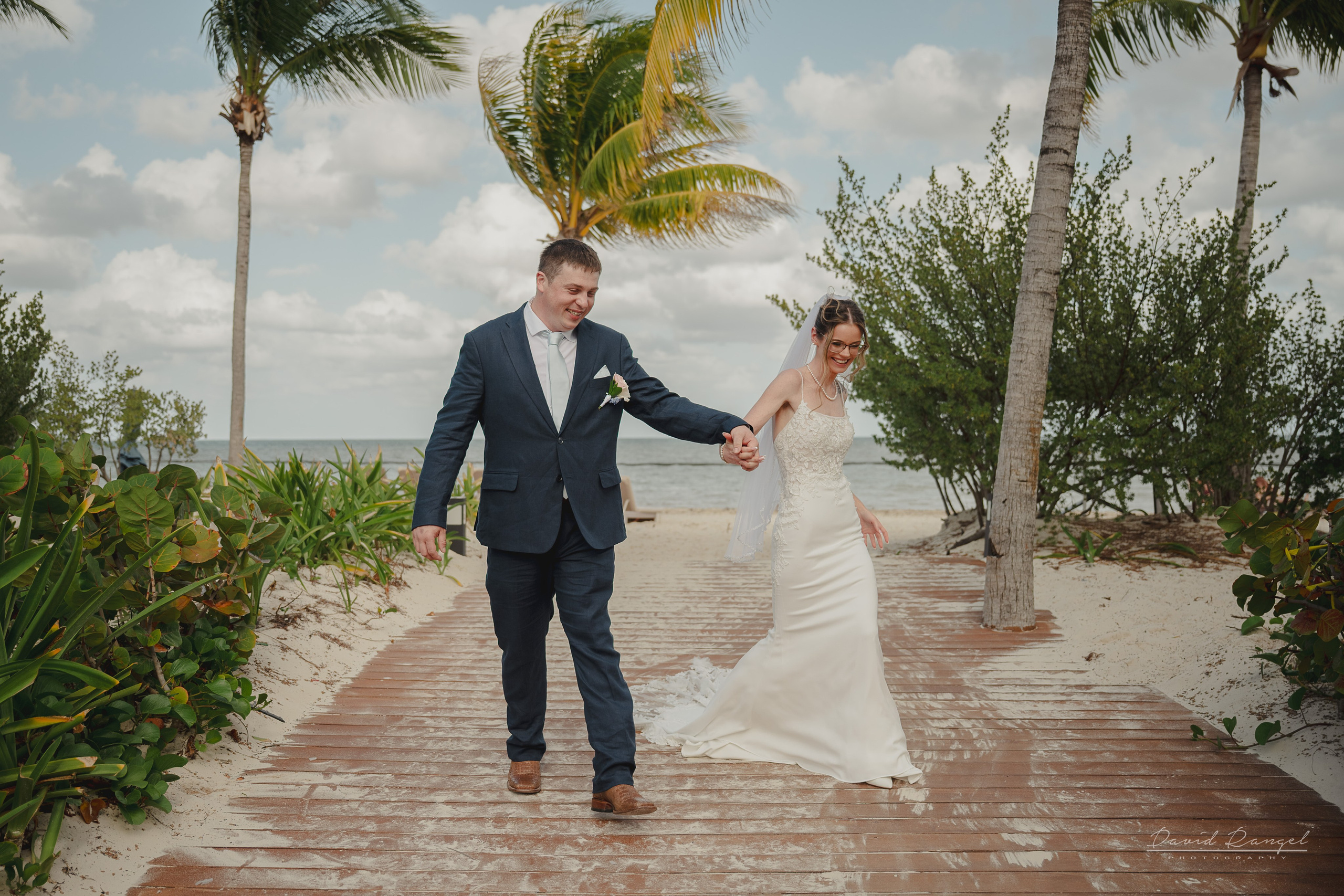 Danielle and Joshua’s sneak peek wedding. Destination wedding photographer based in Cancun and Riviera Maya with service worldwide