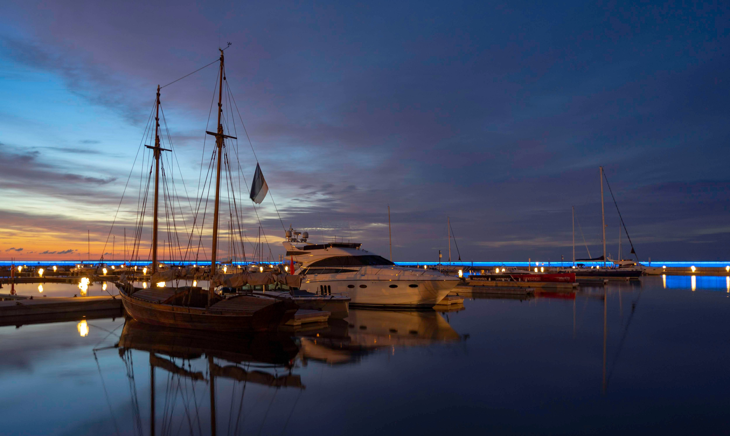 Дрон-съёмка и монтаж видео для бизнеса и соцсетей. Работаем в Таллине и по всей Эстонии. Также предлагаем обучение и консультации