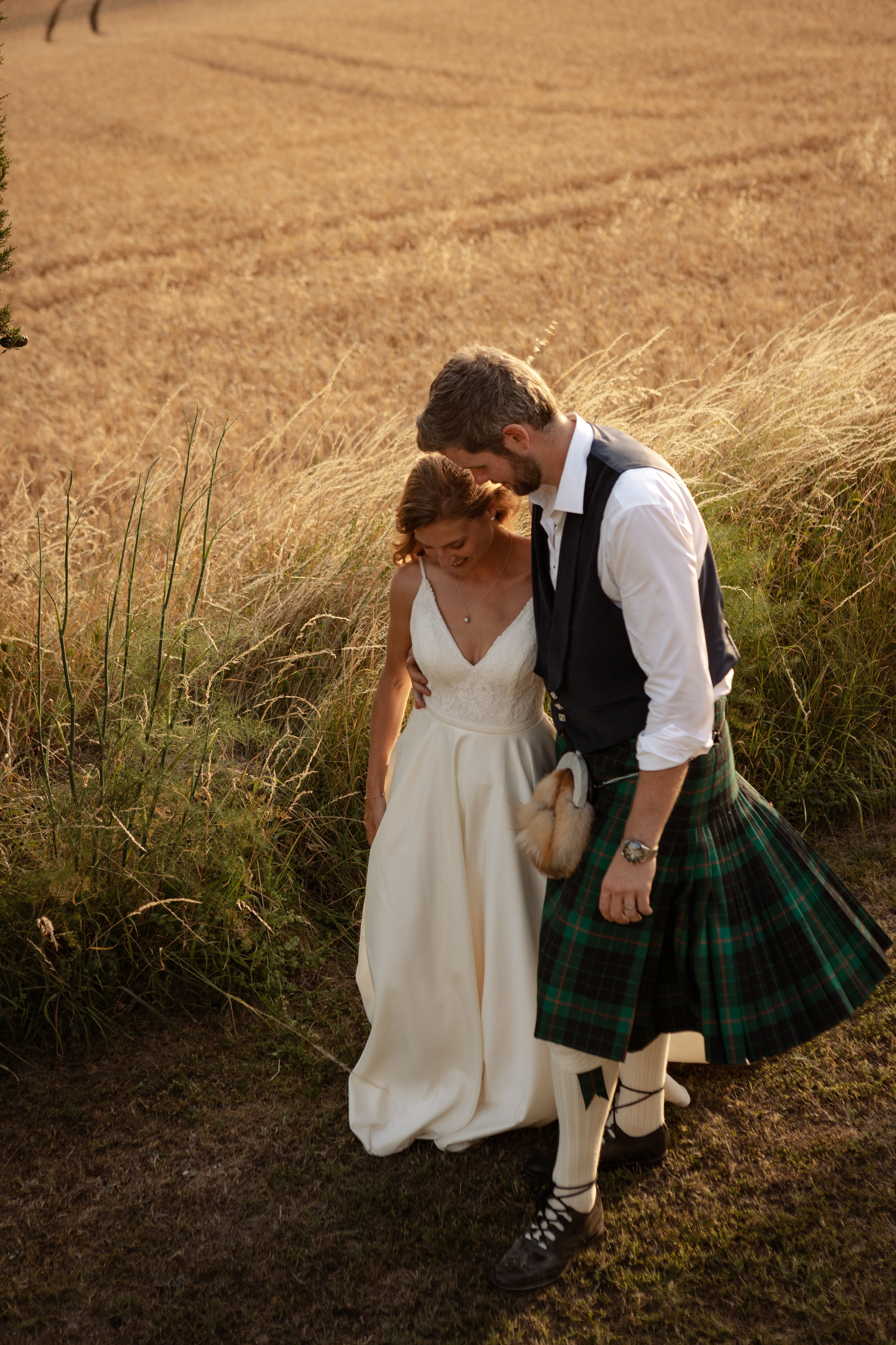 British — scottish wedding in Souquet Hall, Aquitaine, France. Eugénie Smirnova — your photographer in Toulouse and southwest France