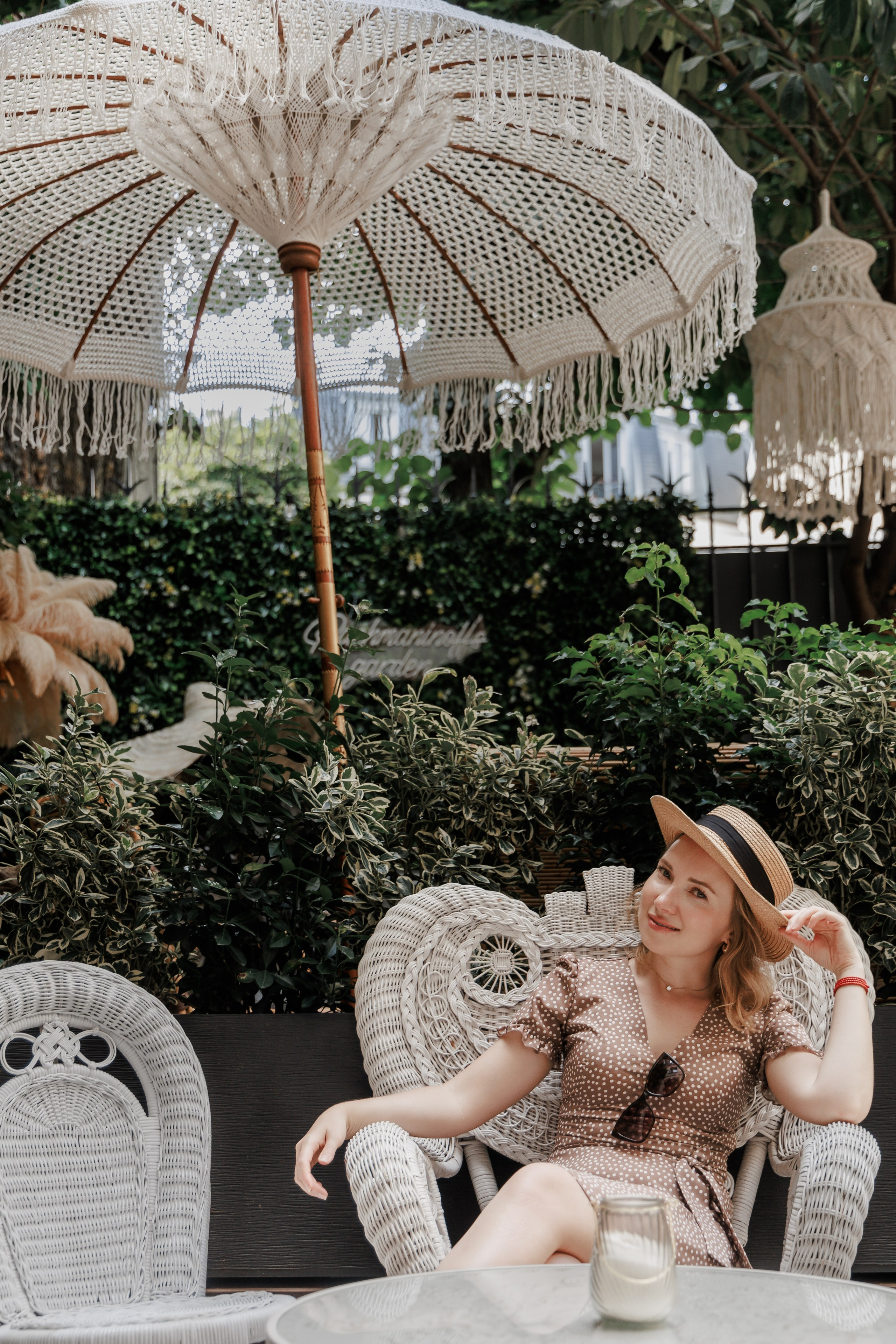 📸 French Dream in Every Frame: ISTA PHOTO SHOOT with a Baguette, Beret & Iconic Tower Backdrop. Photographe à Paris
