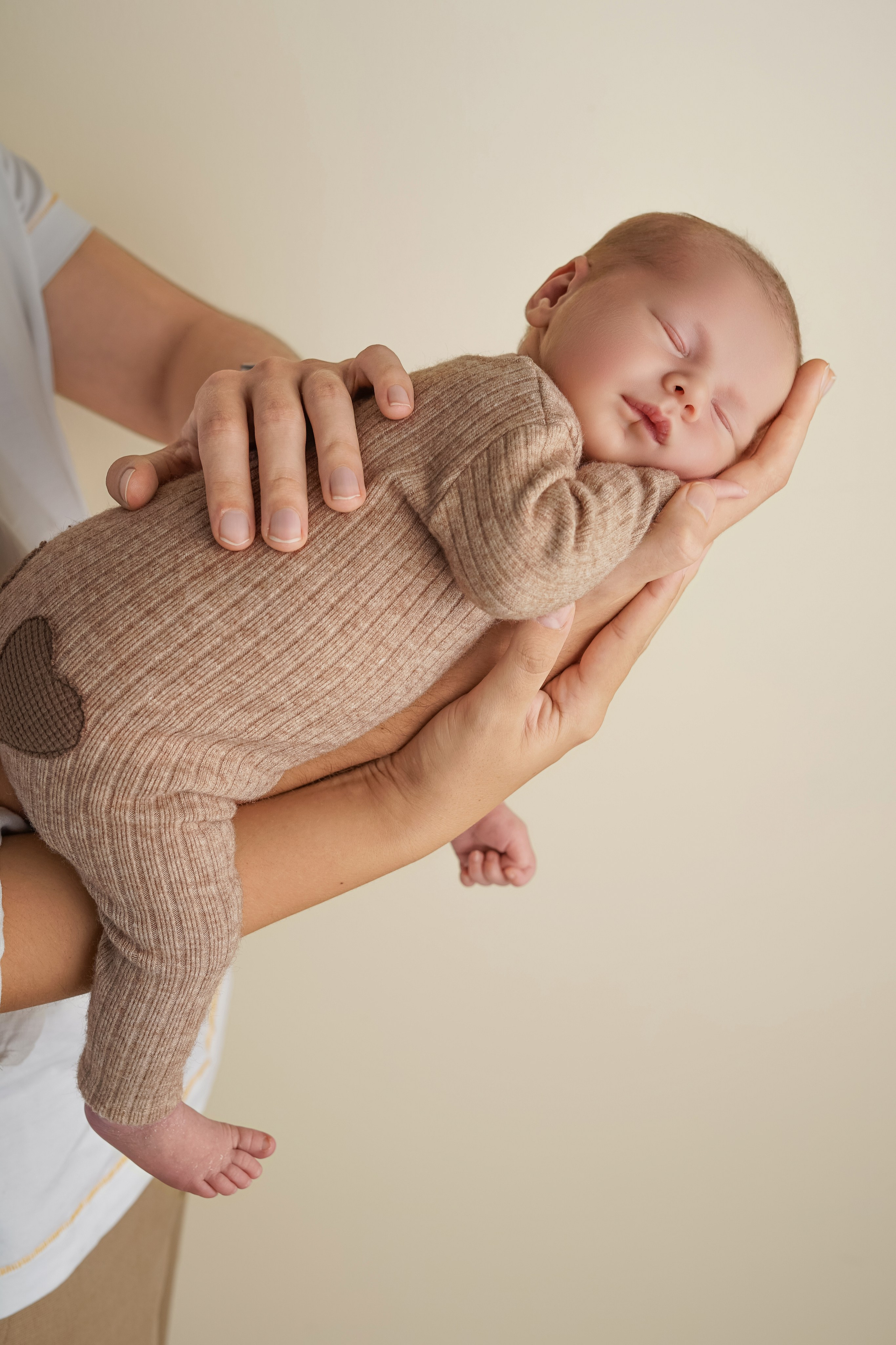 Newborn Photographer and life casting in Dubai Dariya Saeed