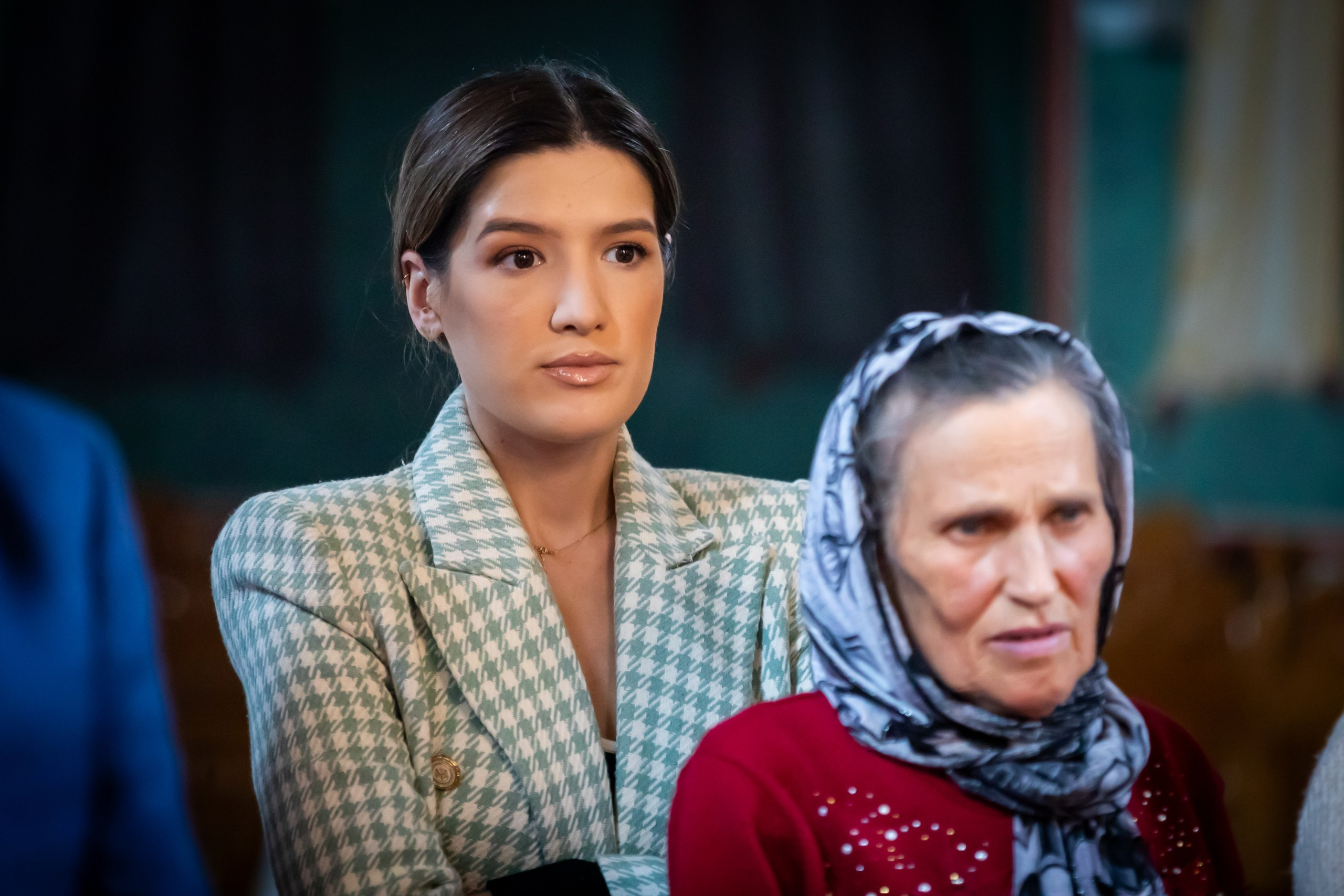 fotograf botez , fotografie botez Botoșani, fotograf Alin Chirilă, amintiri botez, fotografii botez, botez Miruna Parascheva, fotograf copii, fotografie botez în Botoșani-alt="botez , fotografie botez Alin Chirilă, amintiri botez, fotografii emoționante botez Botoșani"-- fotografii-botez-bebelus- amintiri-botez-micuț- moment-sfânt-crestinare- fotografie-emotionanta-botez- detalii-botez-bebelusi- parinti-fericiti-la-botez- fotograf-botez-profesionist- botez-in-biserica-ortodoxa- micuț-botezat-cu-emoție- zâmbete-și-lacrimi-la-botez- bebeluș-la-cristelniță- decor-botez-colorat- botez-cu-dragoste-și-credință- emotie-pura-la-botez- fotograf-botez-botosani- botez-iasi-suceava-fotograf- amintiri-nepretuite-botez-- Preotul ținându-l pe micuțul Mathias Gabriel la botez, în biserica Înălțarea Domnului, Copălău - Detalii de la botezul lui Mathias – lumânare, trusou și icoană - Familia lui Mathias Gabriel alături de micuț, în ziua botezului - Portret emoționant cu mama și bebelușul în brațe, în biserică,fotograf profesionist evenimente Botoșani, Iași, Suceava, Fălticeni, Bacău, Pașcani, Roman - AlinoFotoStudio by Alin Chirilă - servicii foto nuntă, botez, cununie, ședințe foto creative, albume personalizate, fotografii emoționante și calitative pentru cele mai importante momente din viață,fotograf nuntă Botoșani Alin Chirilă, ședință foto botez Iași - AlinoFotoStudio, servicii fotograf profesionist evenimente Suceava, fotograf cununie civilă Fălticeni - Alin Chirilă, album foto nuntă personalizat Bacău.“Bebeluș botezat în biserică, ținut în brațe de nași” • “Detaliu cu lumânarea de botez decorată cu flori albe” • “Părinți emoționați alături de copilul lor la ceremonia de botez” • “Masa festivă de botez cu decor tematic și tort personalizat” • “Momentul în care preotul toarnă apă sfințită pe fruntea bebelușului” “Bebeluș în rochie albă de botez, zâmbind în brațele mamei” • “Detaliu cu cruciulița de botez așezată pe o pernă de satin” • “Părinți și nași aprinzând lumânările în timpul ceremoniei de botez” • “Tort de botez decorat cu figurine tematice și numele copilului” • “Copil botezat dormind liniștit în pătuțul decorat festiv” • “Momentul în care preotul binecuvântează copilul în fața altarului” • “Invitați adunându-se în jurul mesei festive la petrecerea de botez” • “Bebeluș ținând în mână o jucărie personalizată primită la botez” • “Familie fericită pozând împreună după ceremonia de botez” • “Decor tematic cu baloane și flori la locația petrecerii de botez” fotograf Botoșani fotograf evenimente fotograf botez Alin Chirila fotograf alinofotostudio.fotograf botez Amelis Maria, fotografie botez Botoșani, fotograf Alin Chirilă, amintiri botez, fotografii botez, botez Amelis Maria, fotograf copii, fotografie botez în Botoșani,