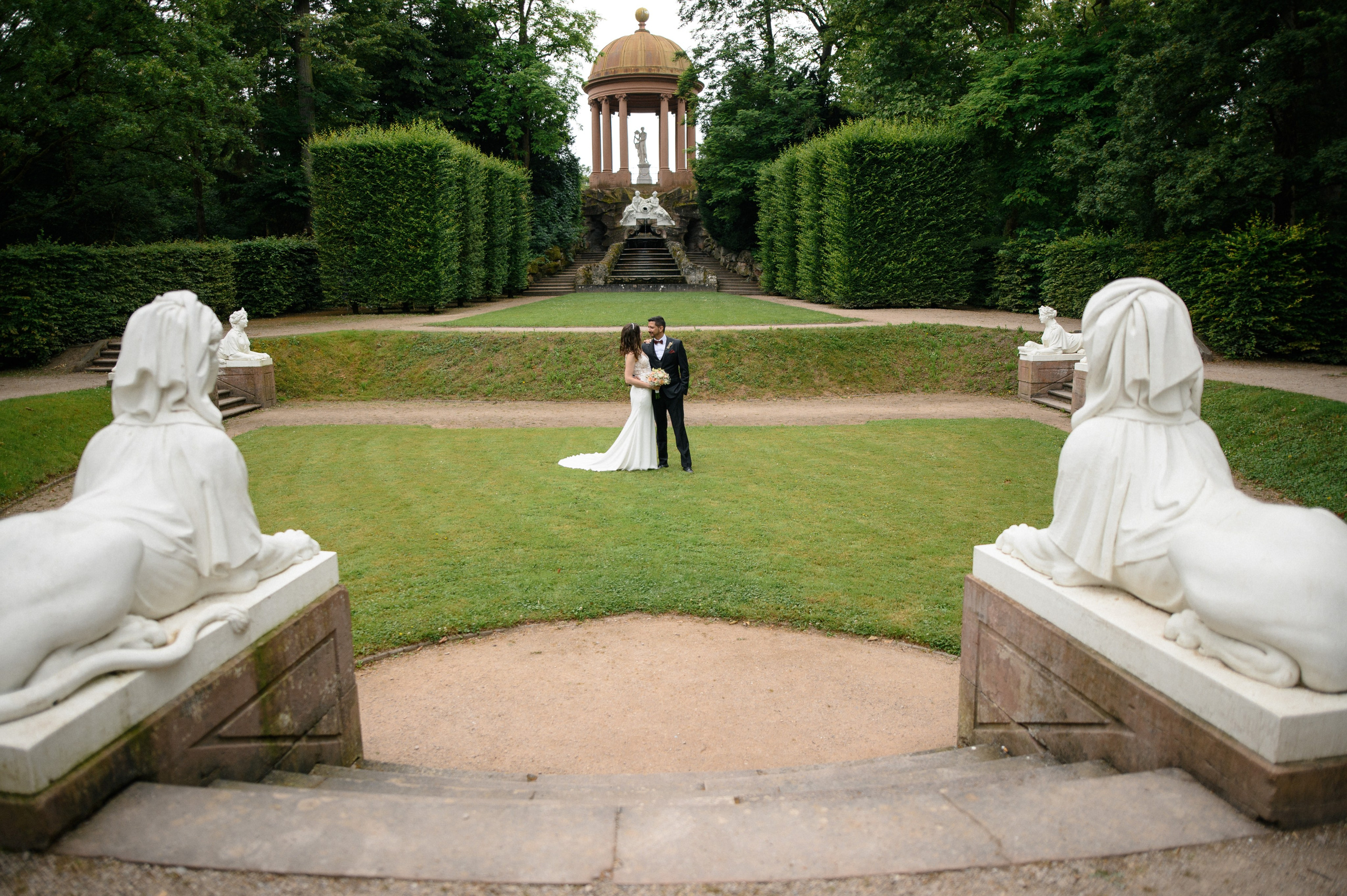 Romantische Hochzeitsfotos im Schlosspark Schwetzingen
