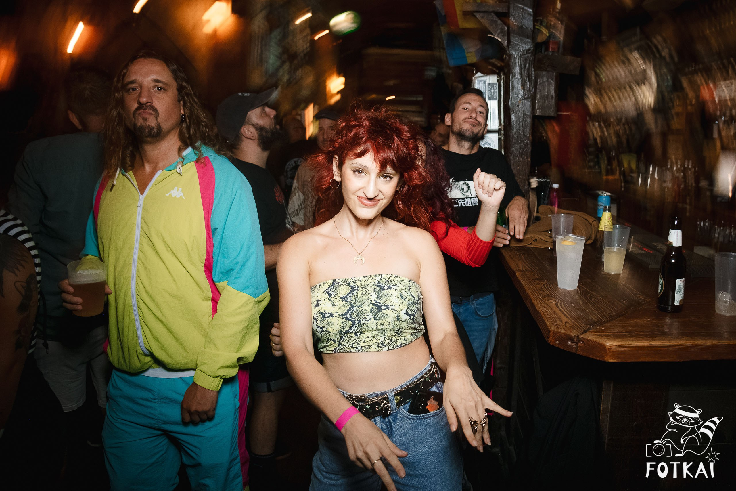 Fiesta Víspera de Festivo en El Paso Rock Bar – Hip Hop Old School | Reportaje fotográfico 08.10.2025 | FOTKAI