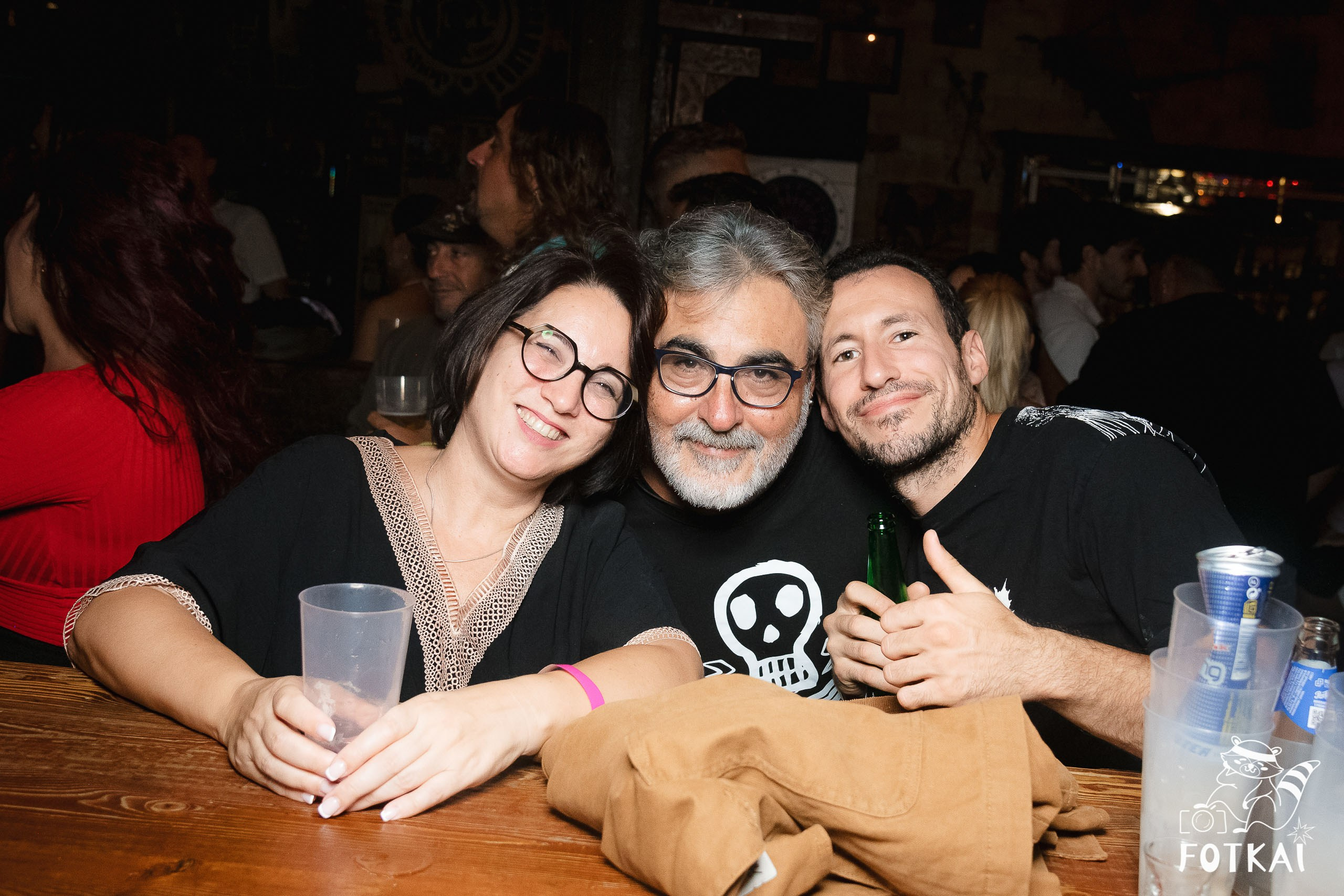 Fiesta Víspera de Festivo en El Paso Rock Bar – Hip Hop Old School | Reportaje fotográfico 08.10.2025 | FOTKAI
