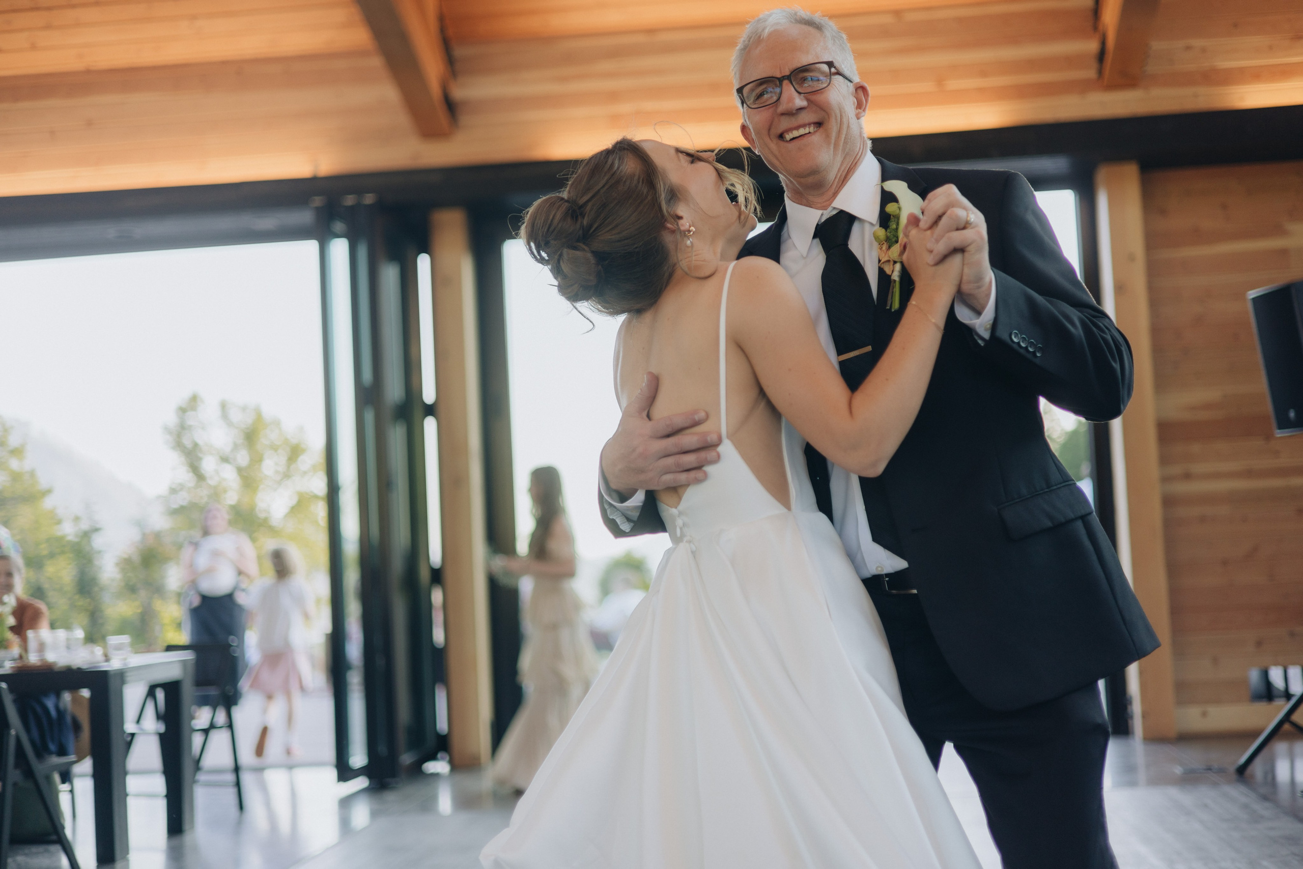 Wedding Shelby & Riley | Columbia River Gorge, WA | Georgy Shishkin Photography Photography. Portland Wedding Photographer | Authentic PNW Love Stories
