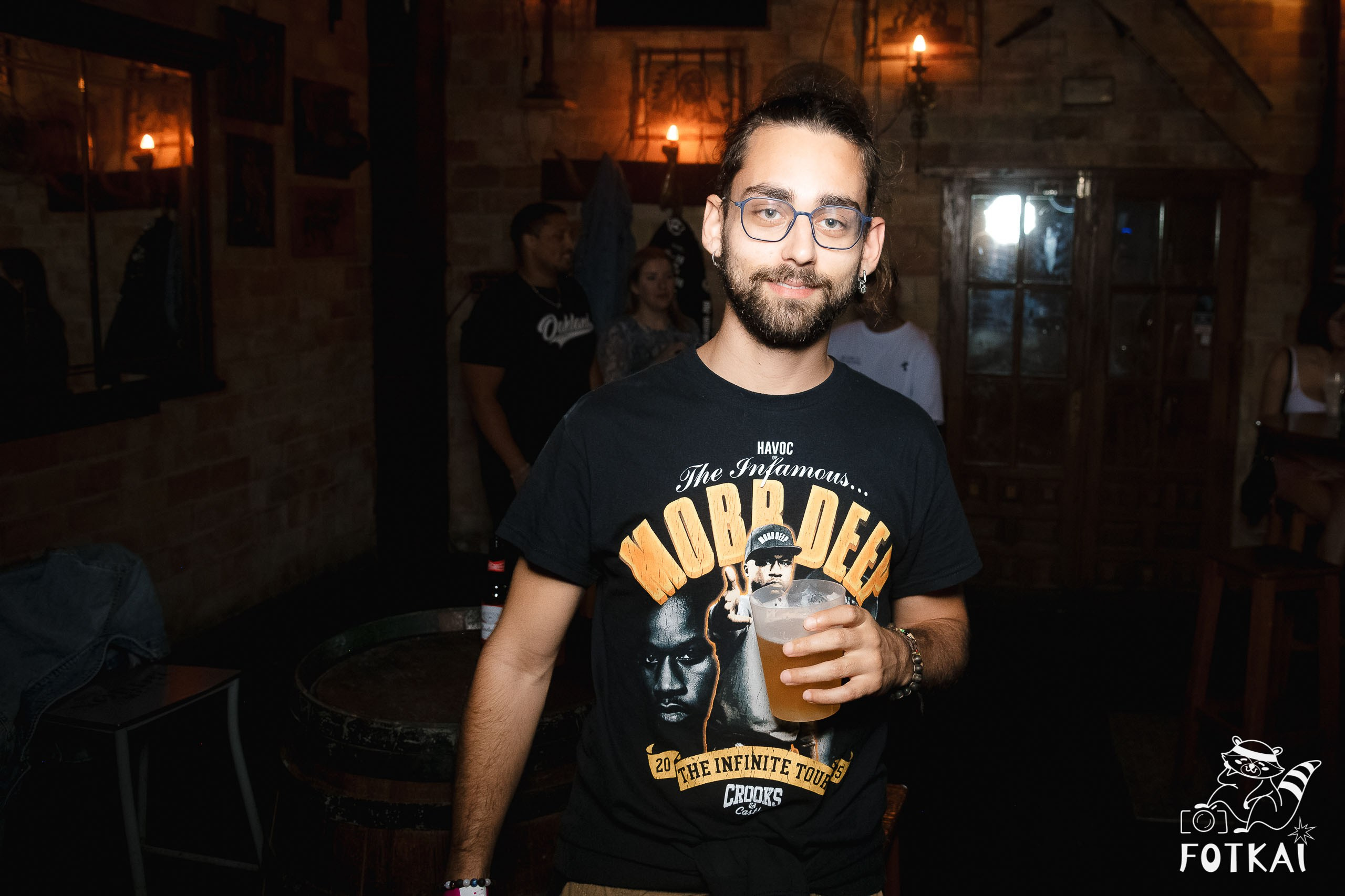 Fiesta Víspera de Festivo en El Paso Rock Bar – Hip Hop Old School | Reportaje fotográfico 08.10.2025 | FOTKAI