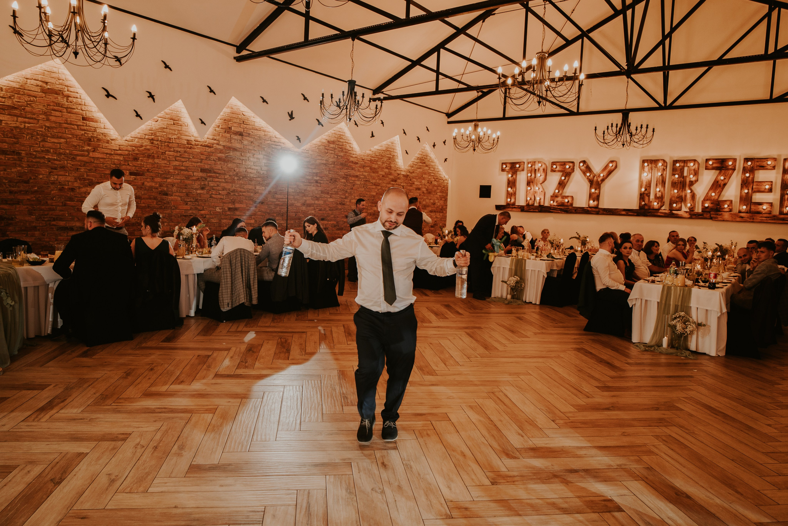 Trzy Drzewa: wspaniała uroczystość Wiktorii i Kamila. Karkowskafoto - fotografia miłości