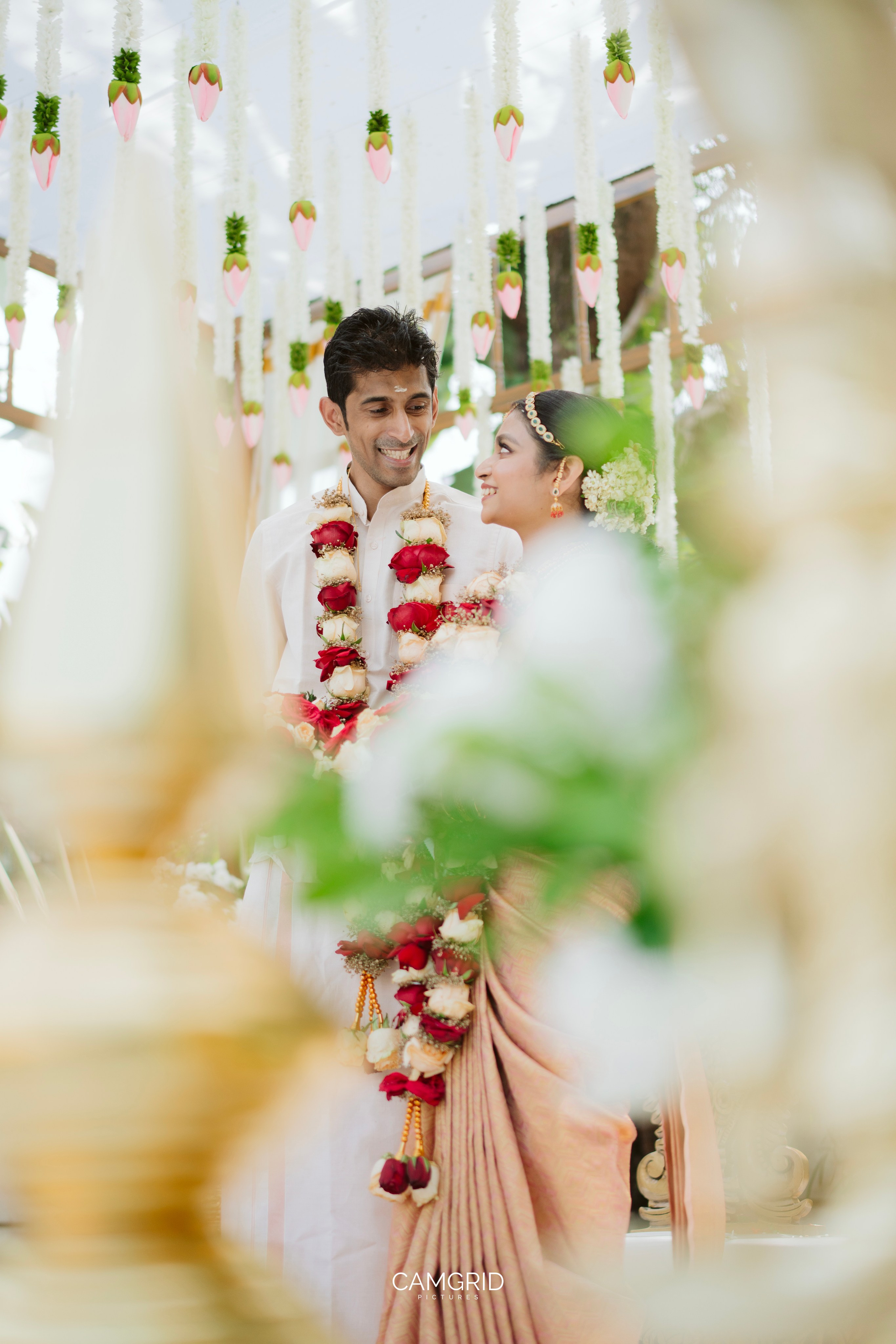 Kerala wedding candid moment captured by Camgrid Pictures