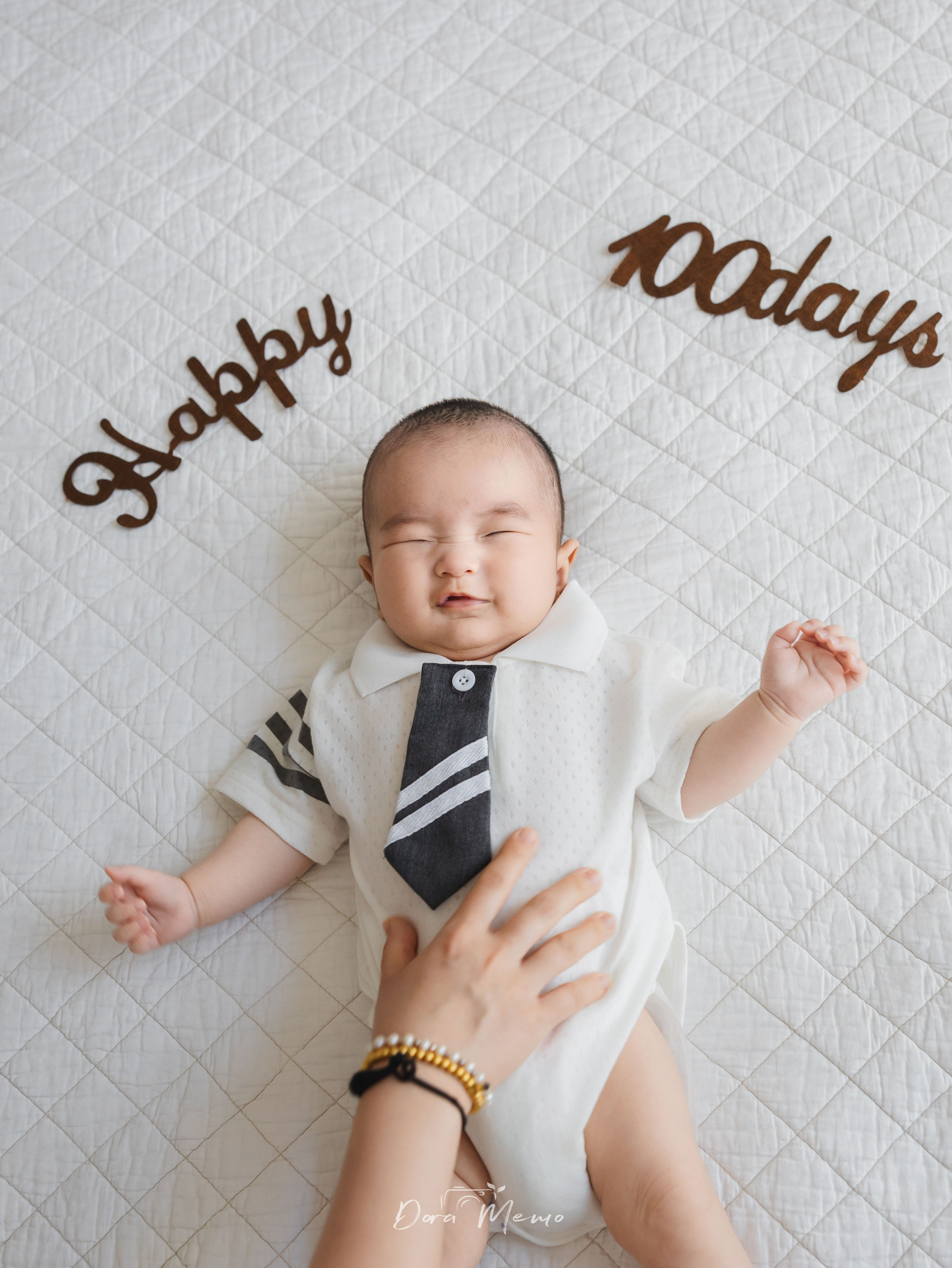 100-Day Baby Photos at Home | Shanghai Family Photographer