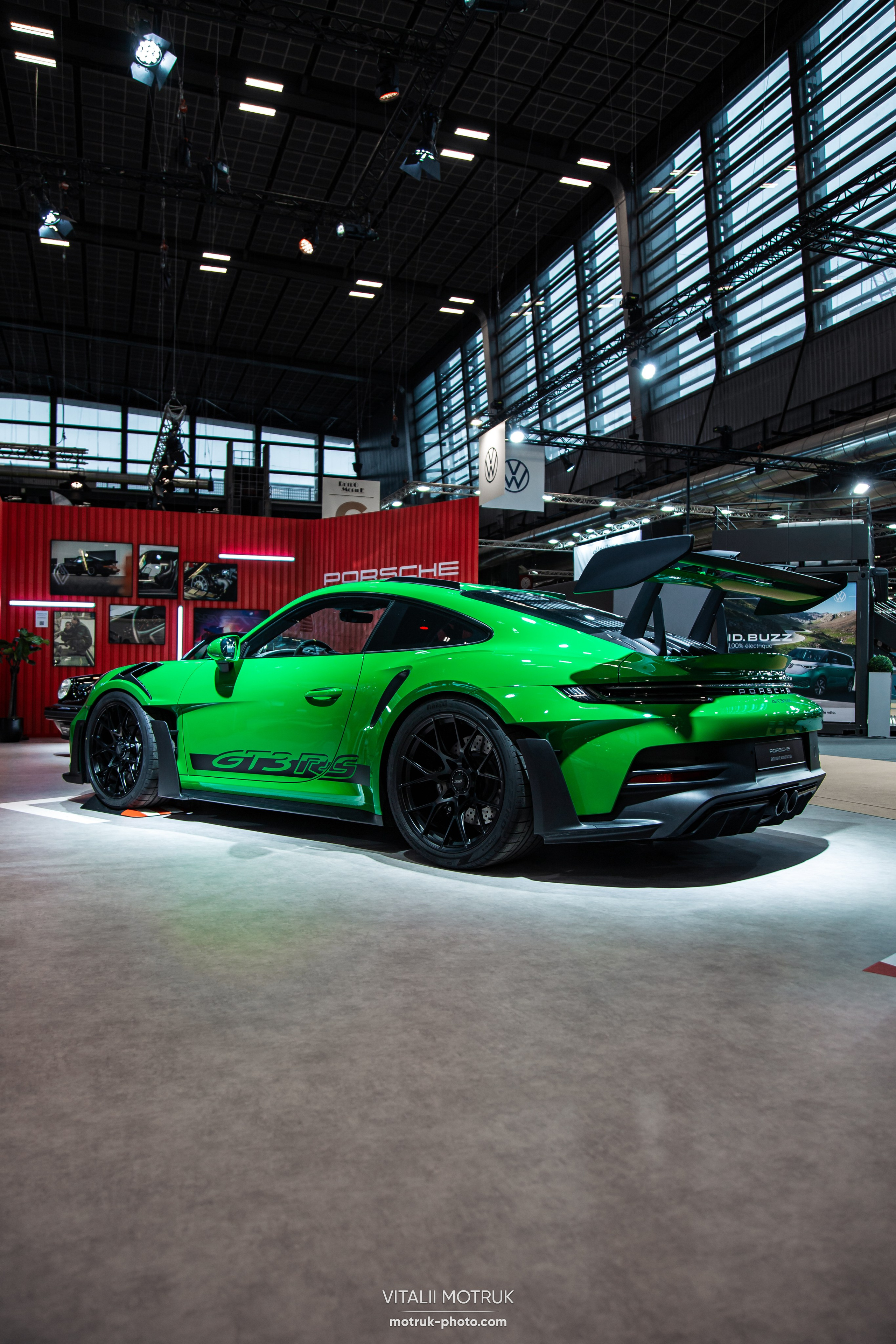 Retromobile 2023. Photographe de voitures à Paris — Vitalii Motruk