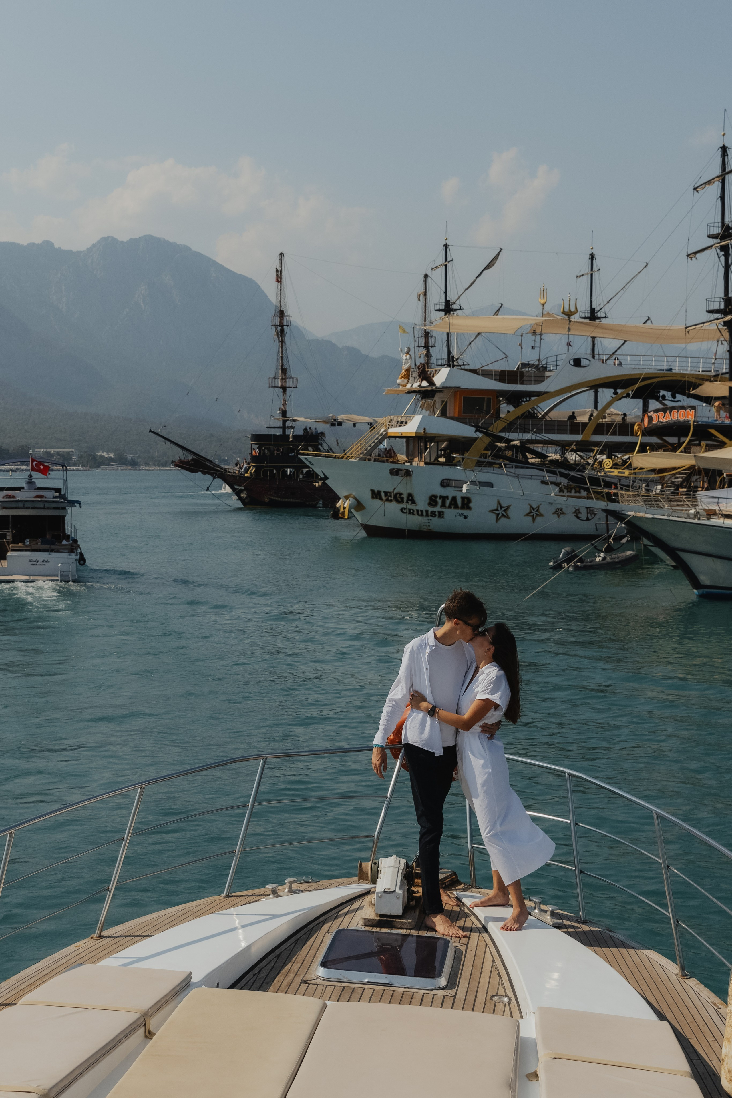 Предложение руки и сердца на яхте в Турции. Фотограф в Турции | Алания, Сиде, Белек, Анталия, Кемер)
