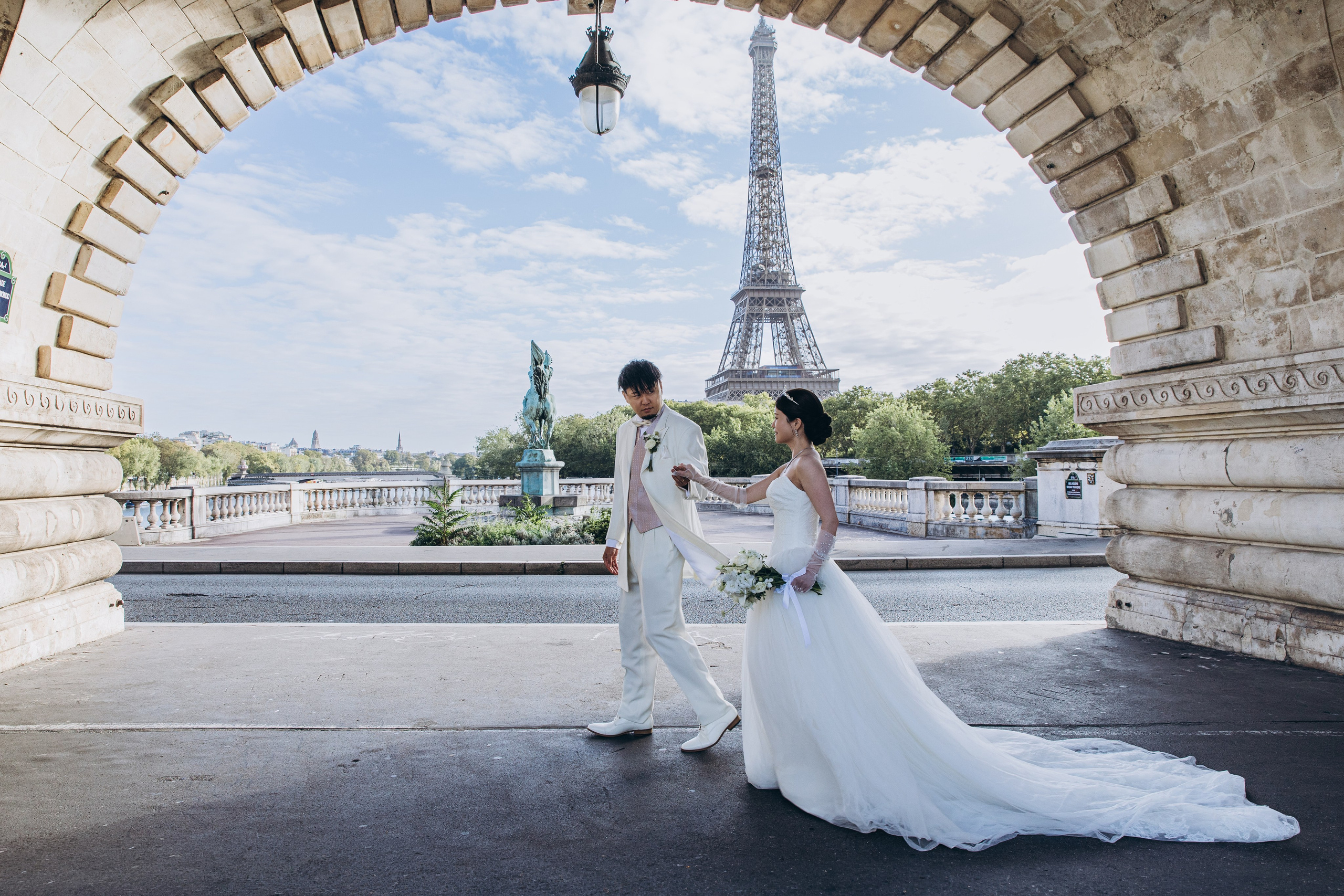 Japanese wedding in Paris – wedding photo with the Eiffel Tower