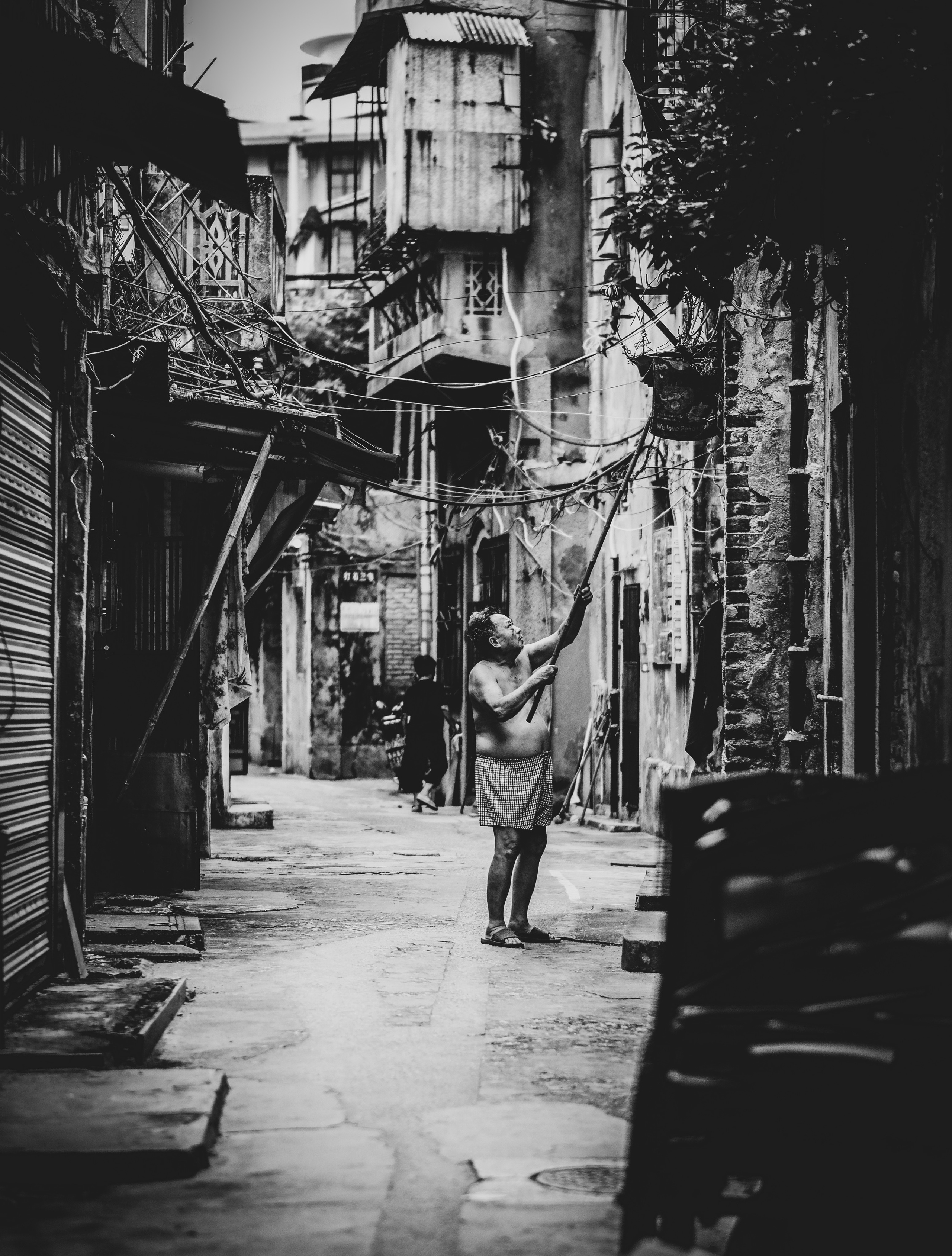 Shantou old streets in Black & White | The life of ordinary people | Shantou City | Shantou Photographs | Black and White photography | 黑白的汕头老街 | 普通人的生活 | 汕头市 | 汕头摄影 | 黑白摄影