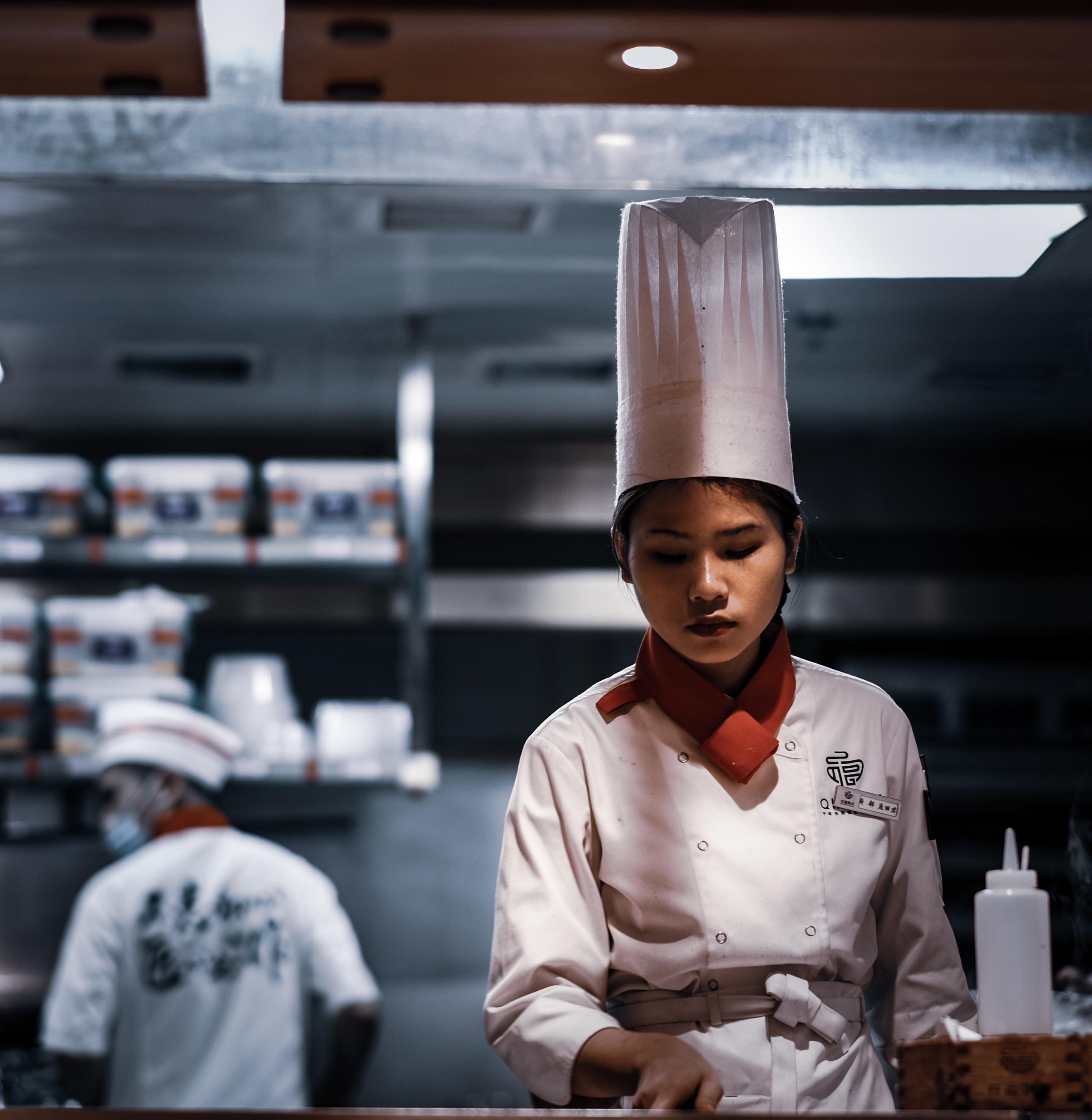 Chef in one of the restaurants in Dongguan | Dongguan City | Guangdong | 东莞其中一间餐厅的厨师 | 东莞市 | 广东